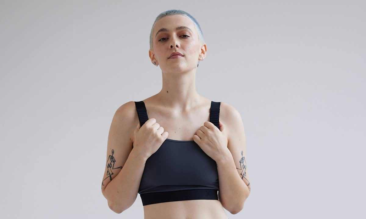Nonbinary fashion on Tumblr: How to buy sports bras when you don't