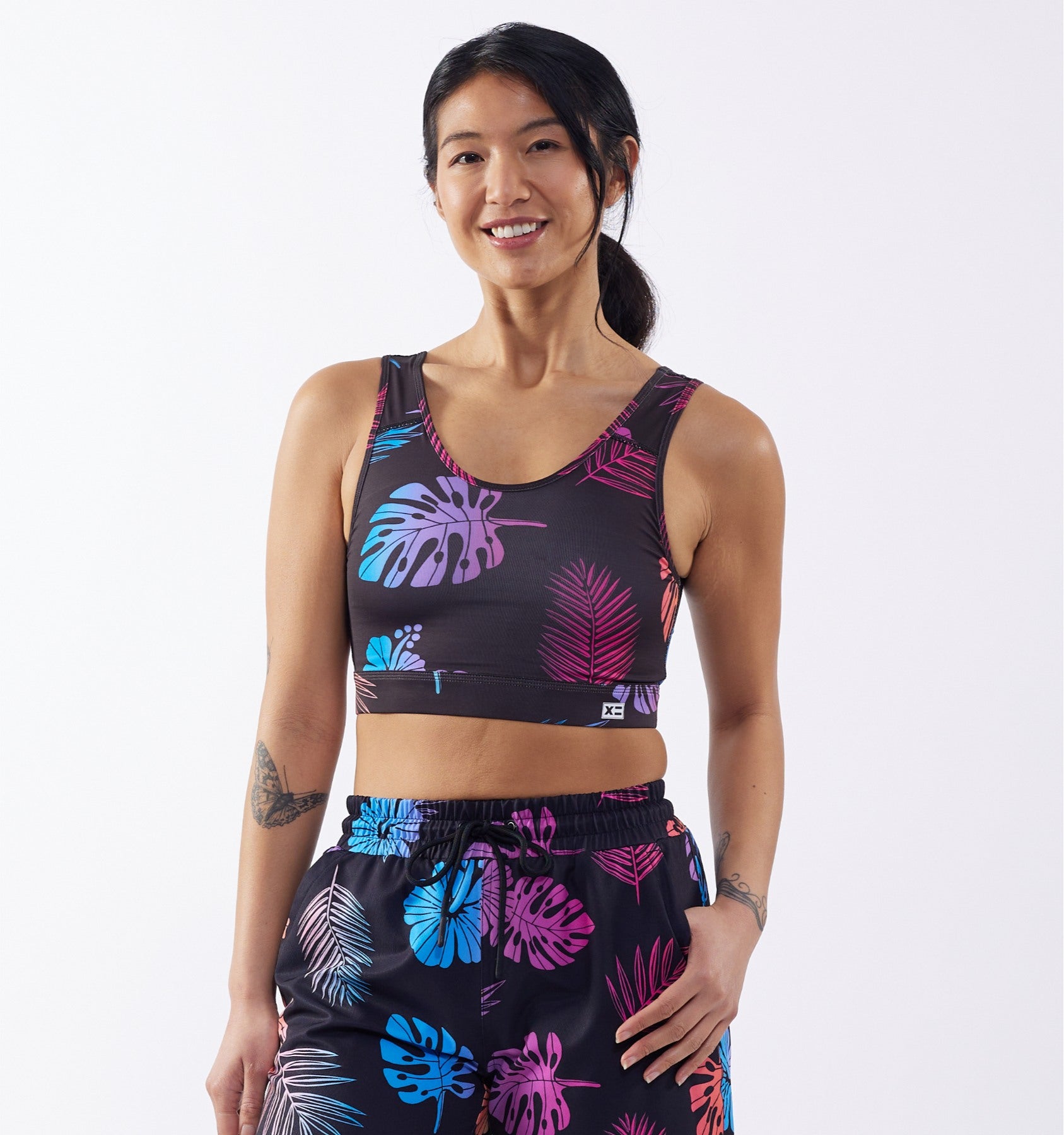 Model: Raiza is 5'6" and wears a small