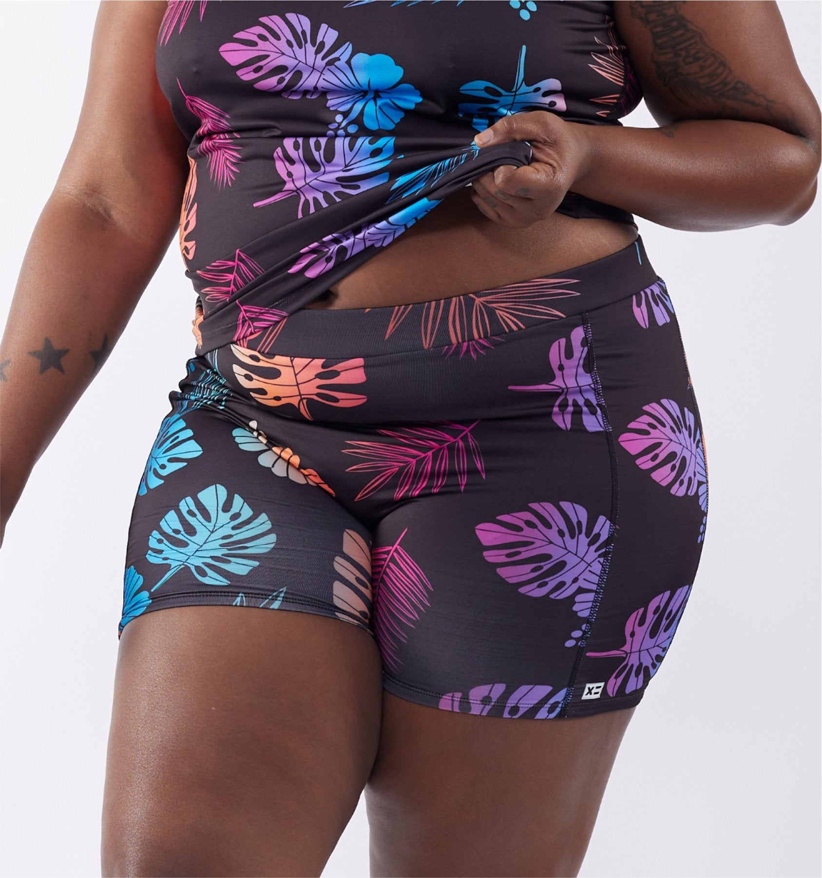 Model:Saira is 5'7" and wear a 2x