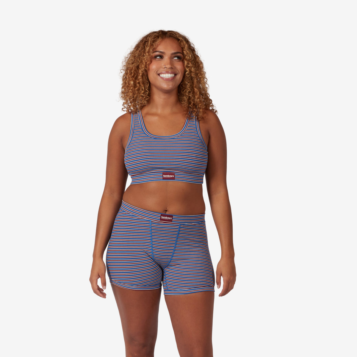Model: Neveah is 5' 7" and wears a Medium