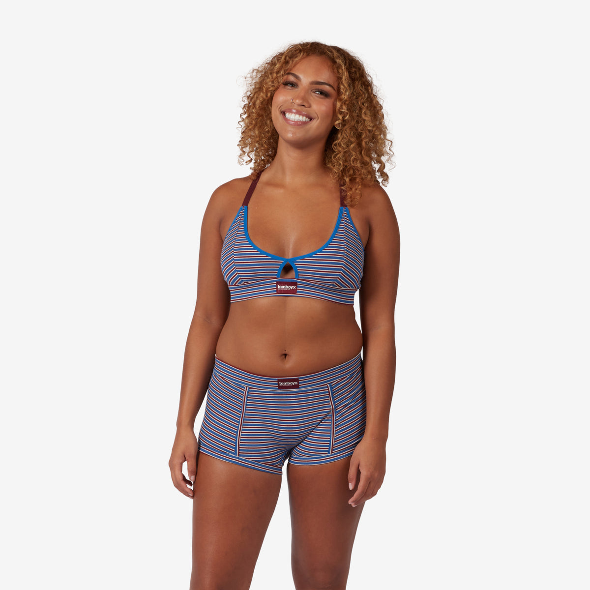 Model: Neveah is 5' 7" and wears a Medium