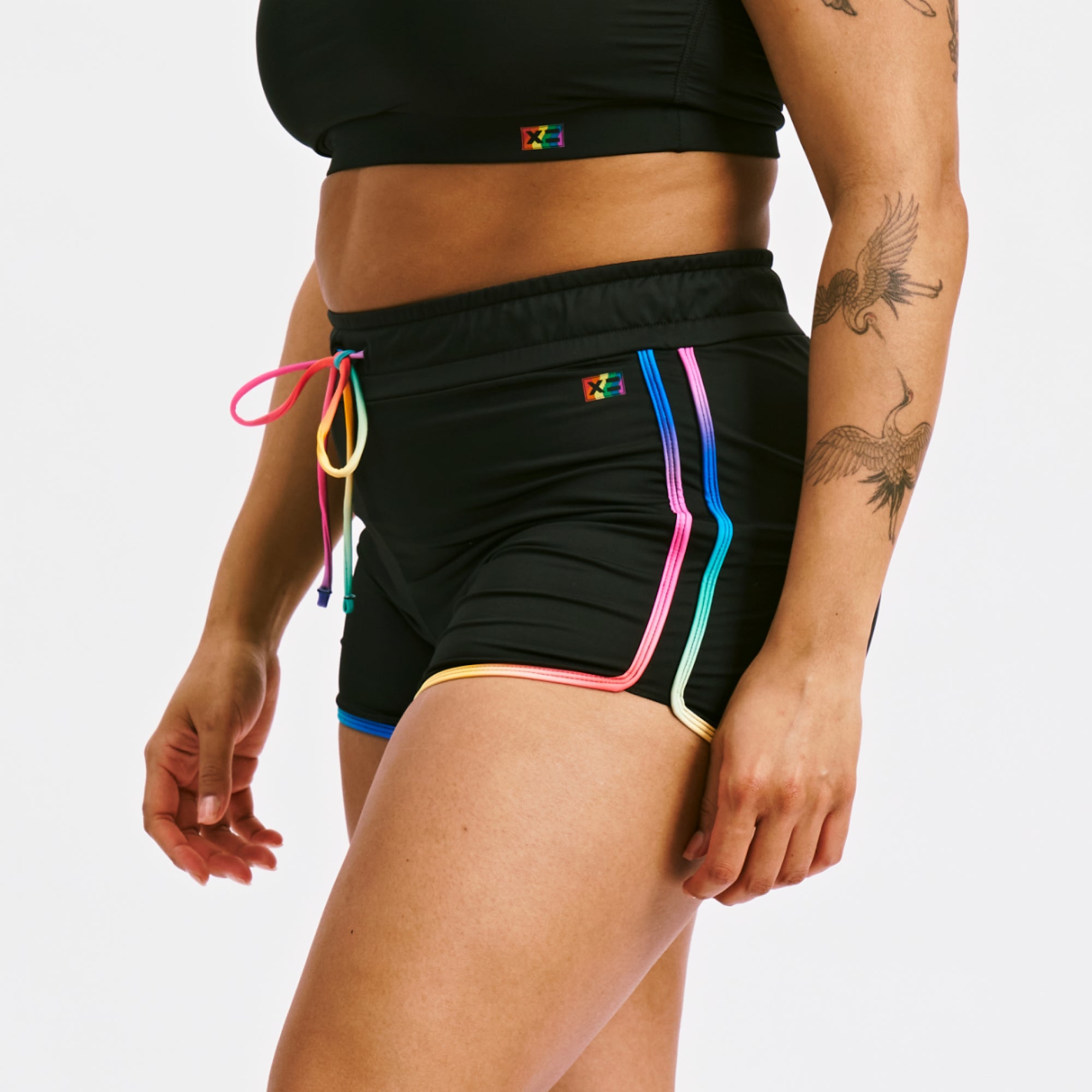Model:Taylor is 5'7" and wears a large