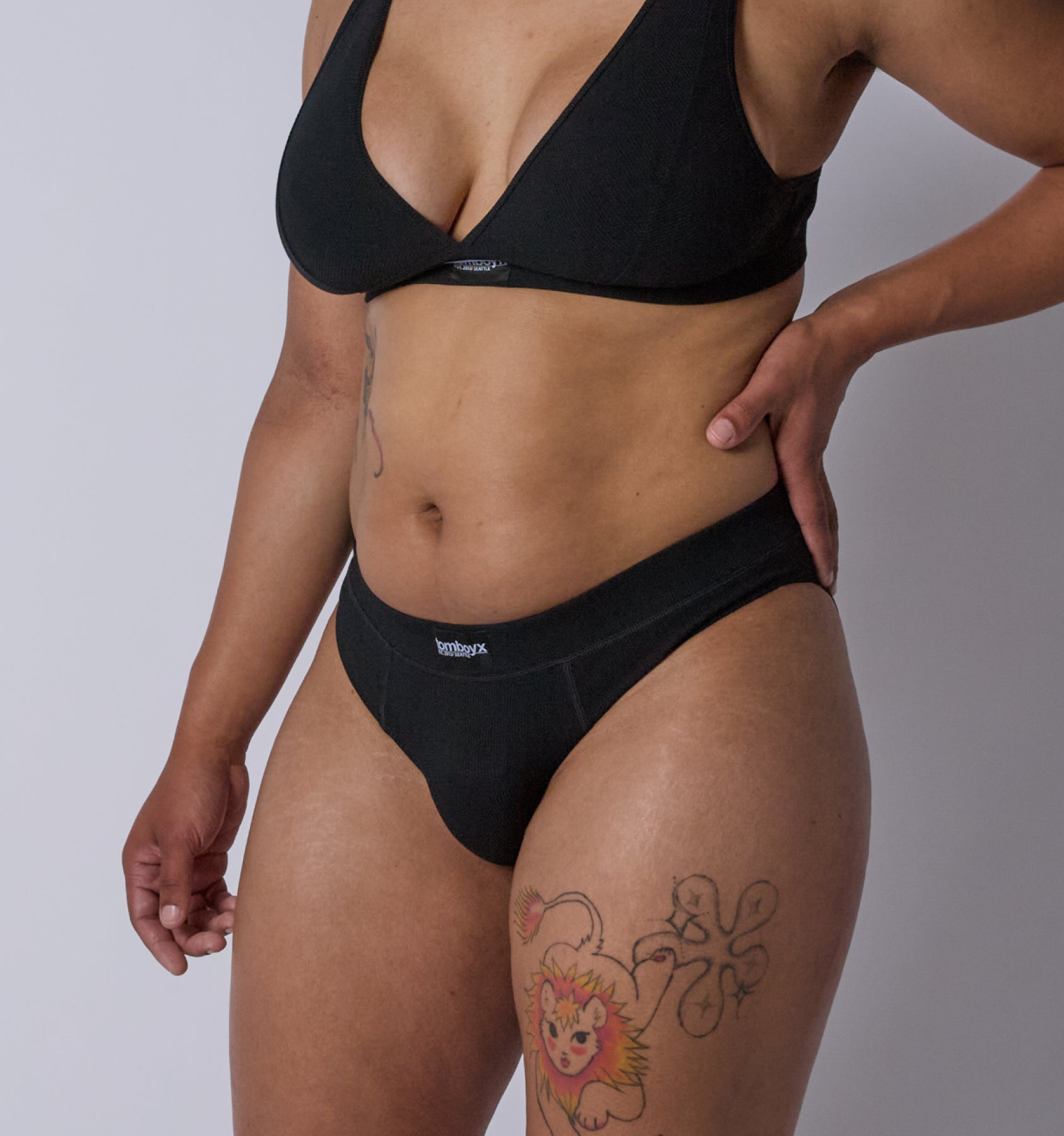 Model:Vera-Camille is 5'9" and wearing a size Medium