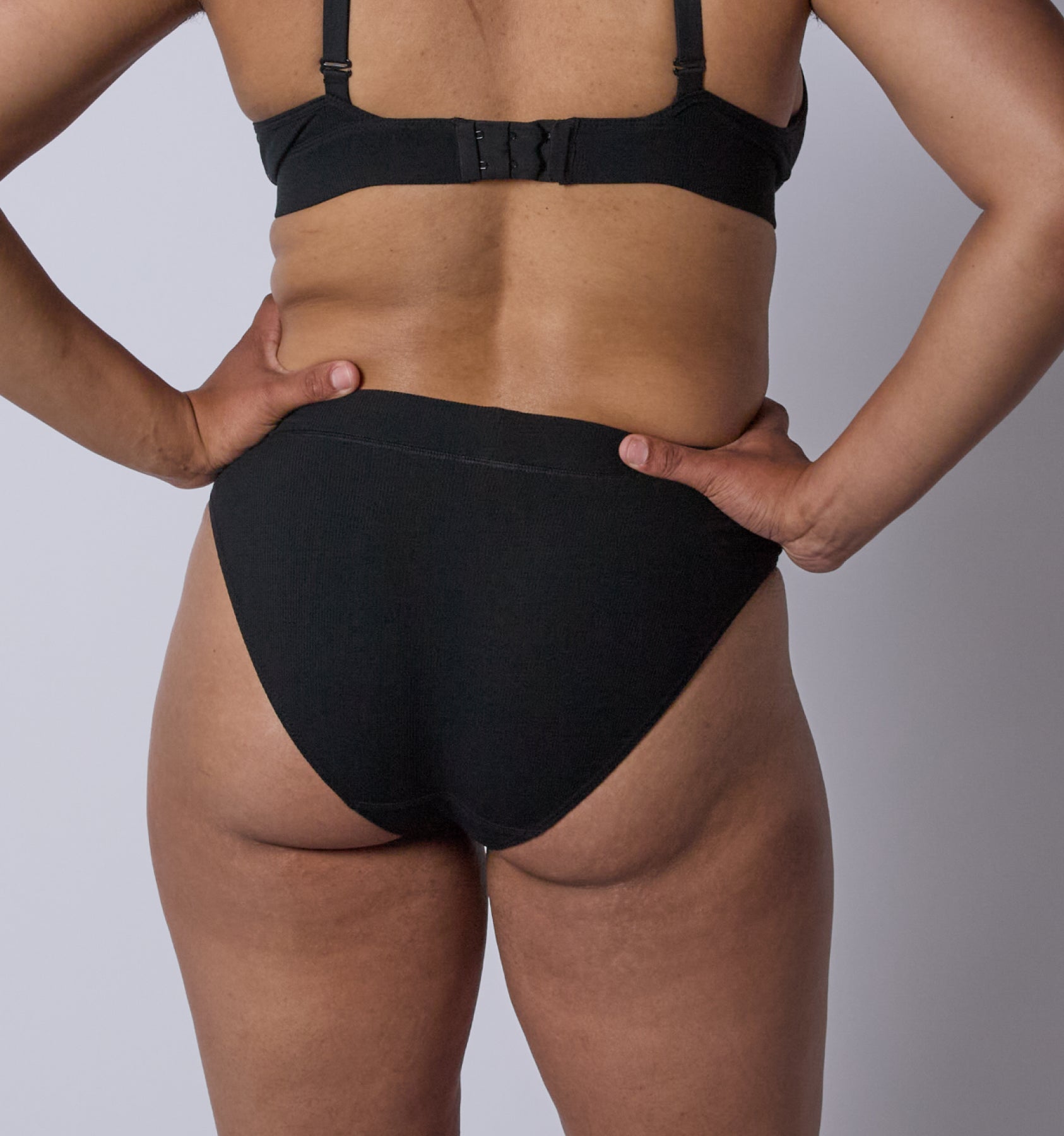 Model:Vera-Camille is 5'9" and wearing a size Medium