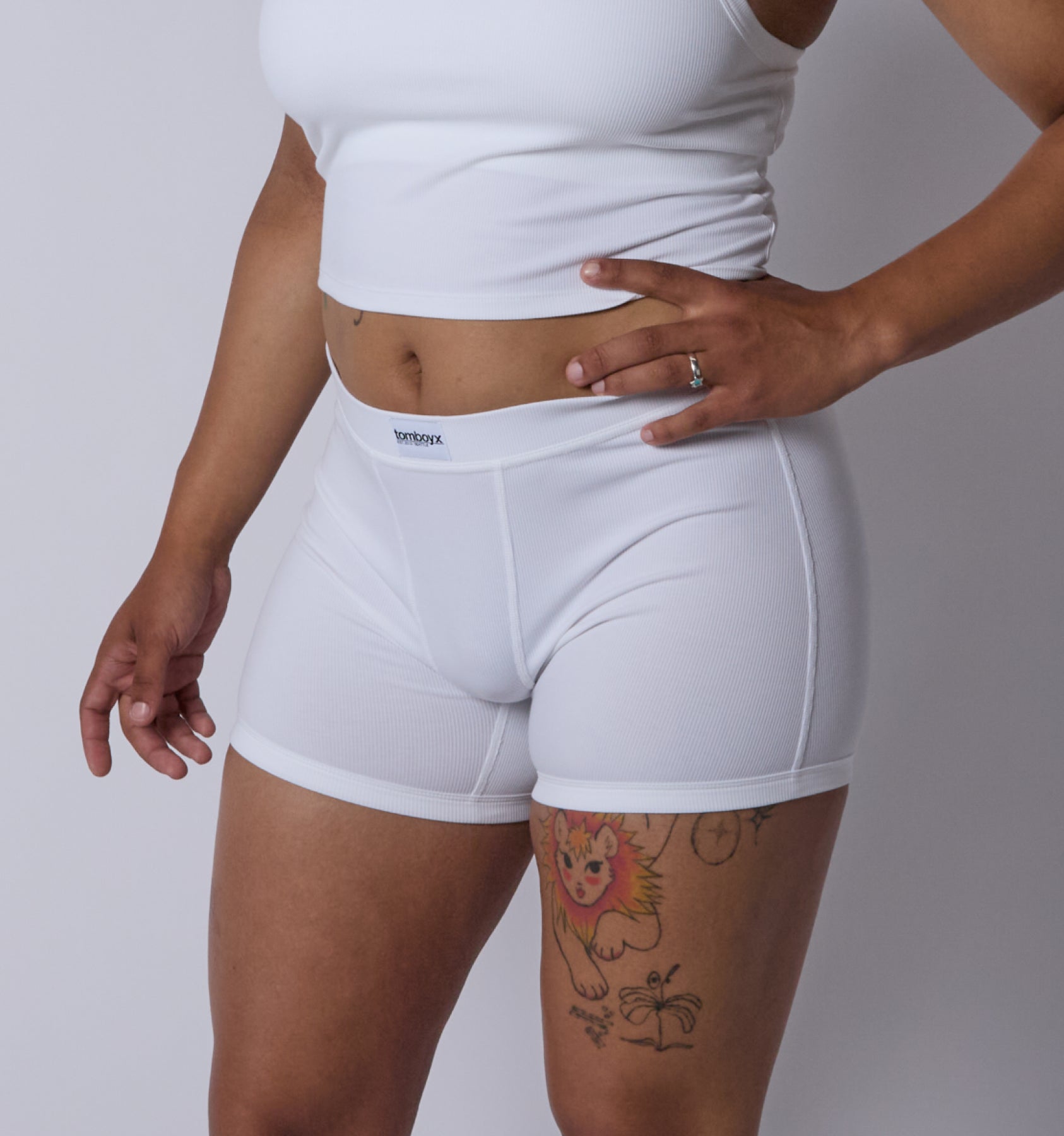 Model:Vera-Camille is 5'9" and wearing a size Medium