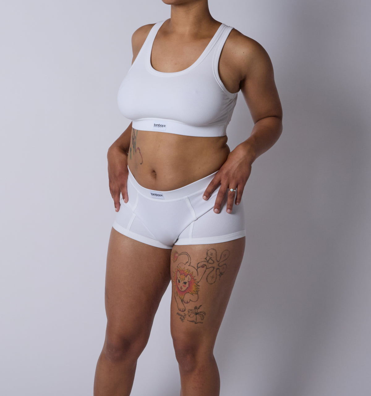 Model:Vera-Camille is 5'9" and wearing a size Medium