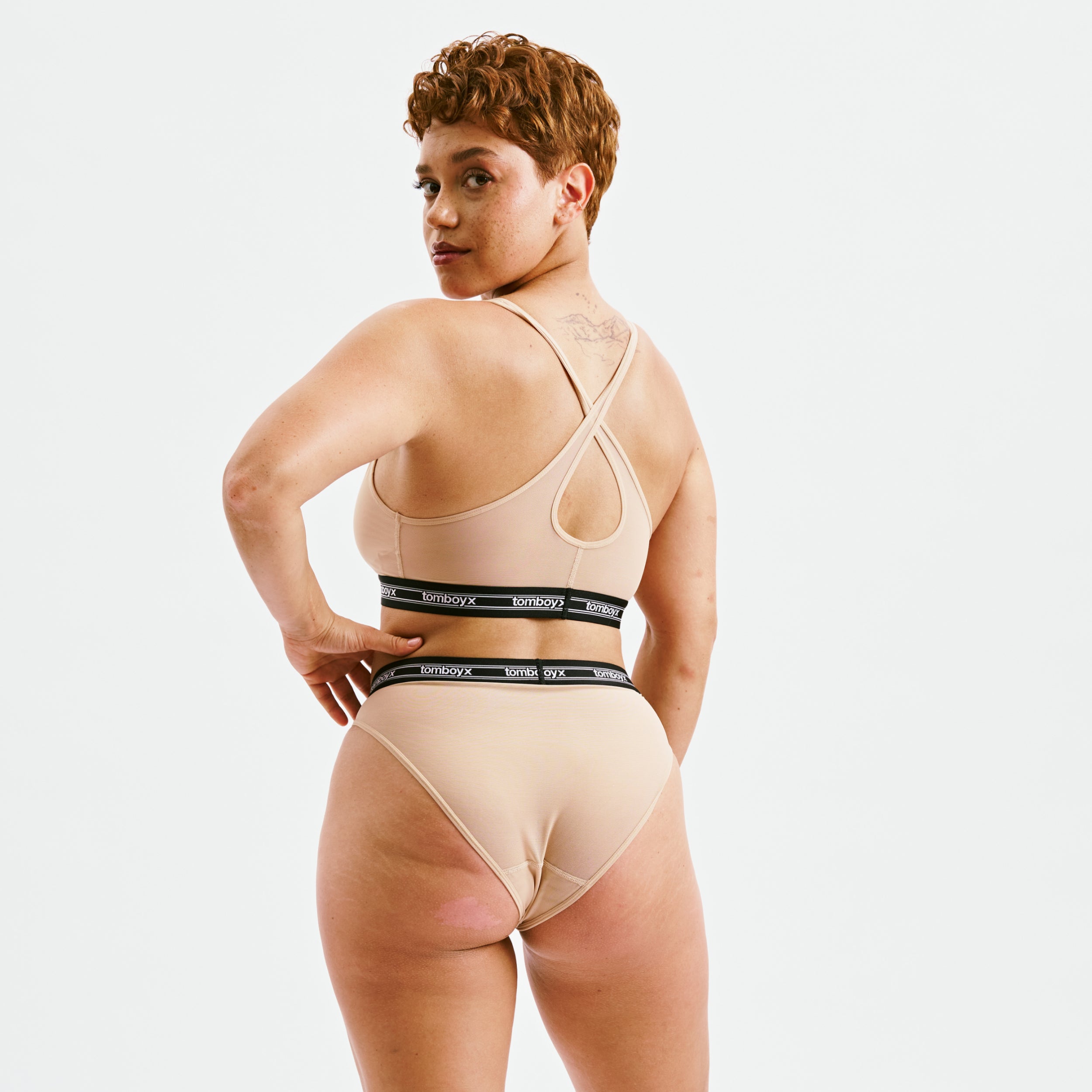 Model: Ariana is 5'7" and wears a medium
