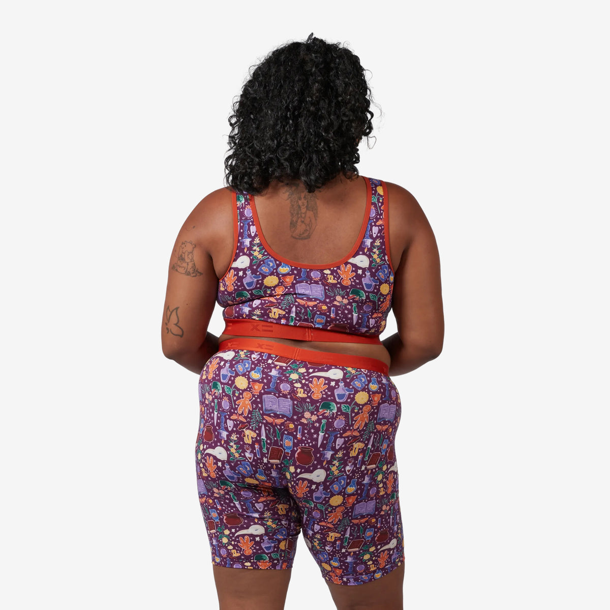Model: Maliyah is 5'7" and wears a 2X