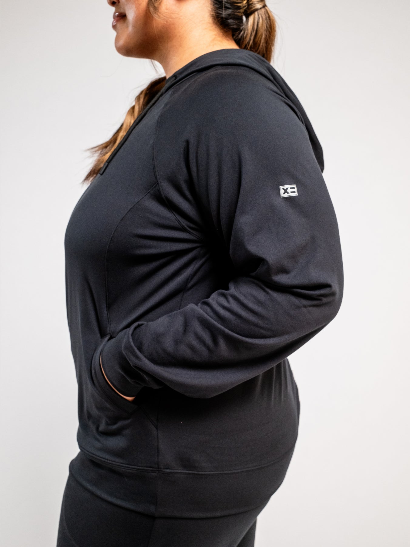 Model: Samantha is 5'8" and wears a 2x