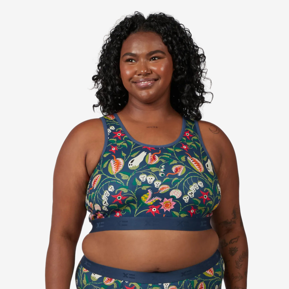Model: Maliyah is 5'7" and wears a 2X