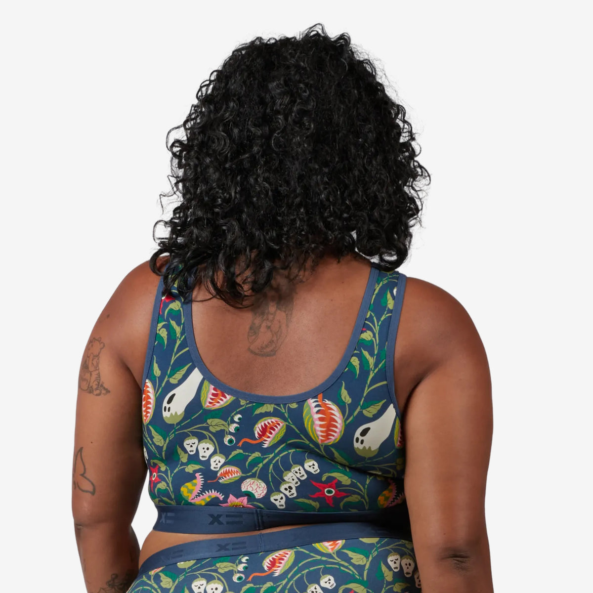Model: Maliyah is 5'7" and wears a 2X
