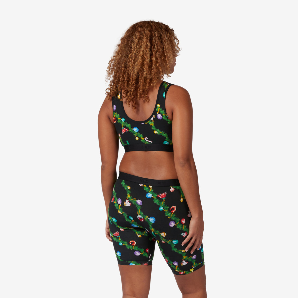 Model: Neveah is 5'7" and wears a Medium