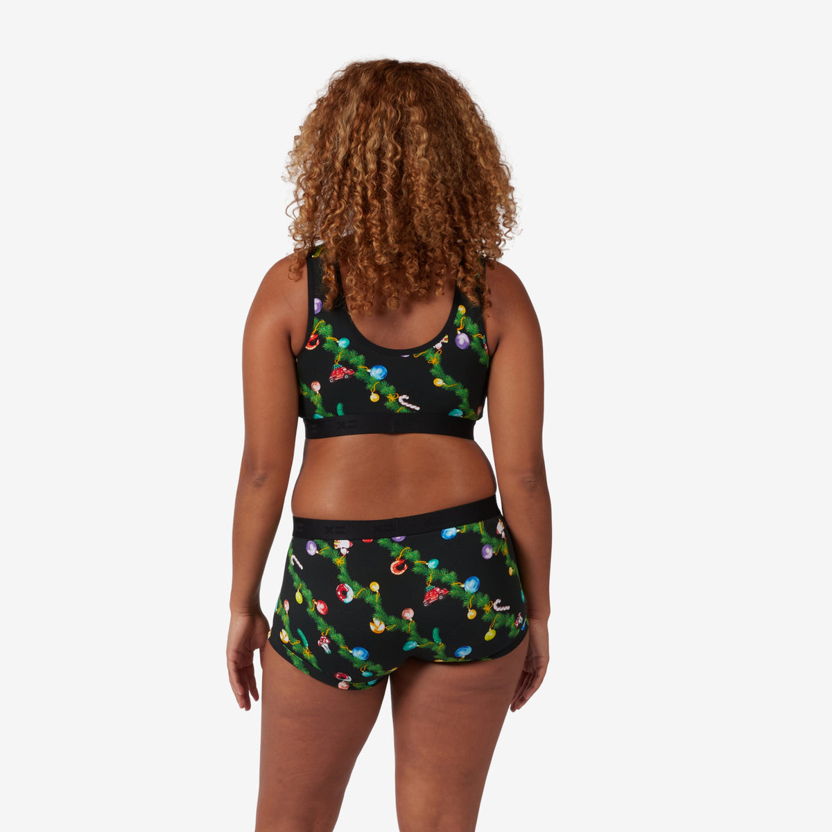 Model: Neveah is 5'7" and wears a Medium