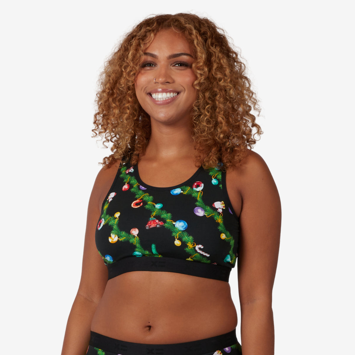 Model: Neveah is 5'7" and wears a Medium