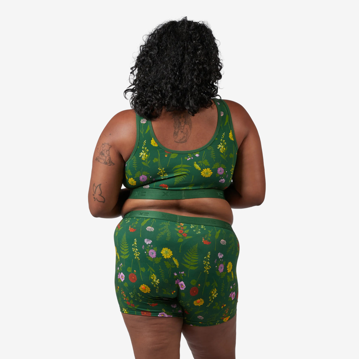 Model: Maliyah is 5'7" and wears a 2X