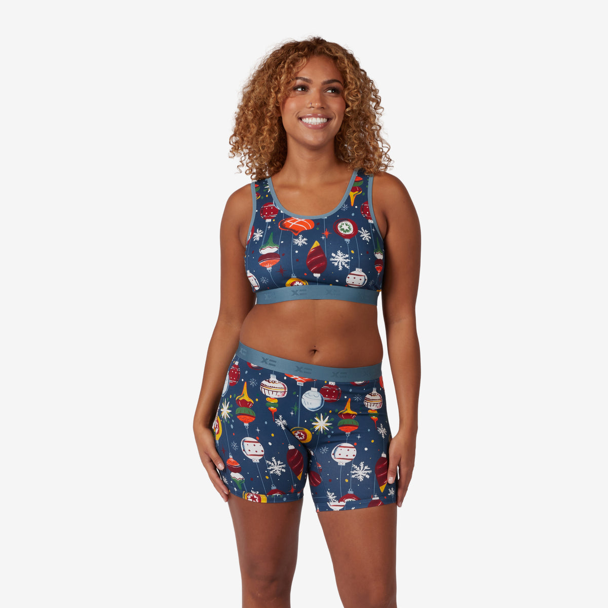 Model: Neveah is 5' 7" and wears a Medium