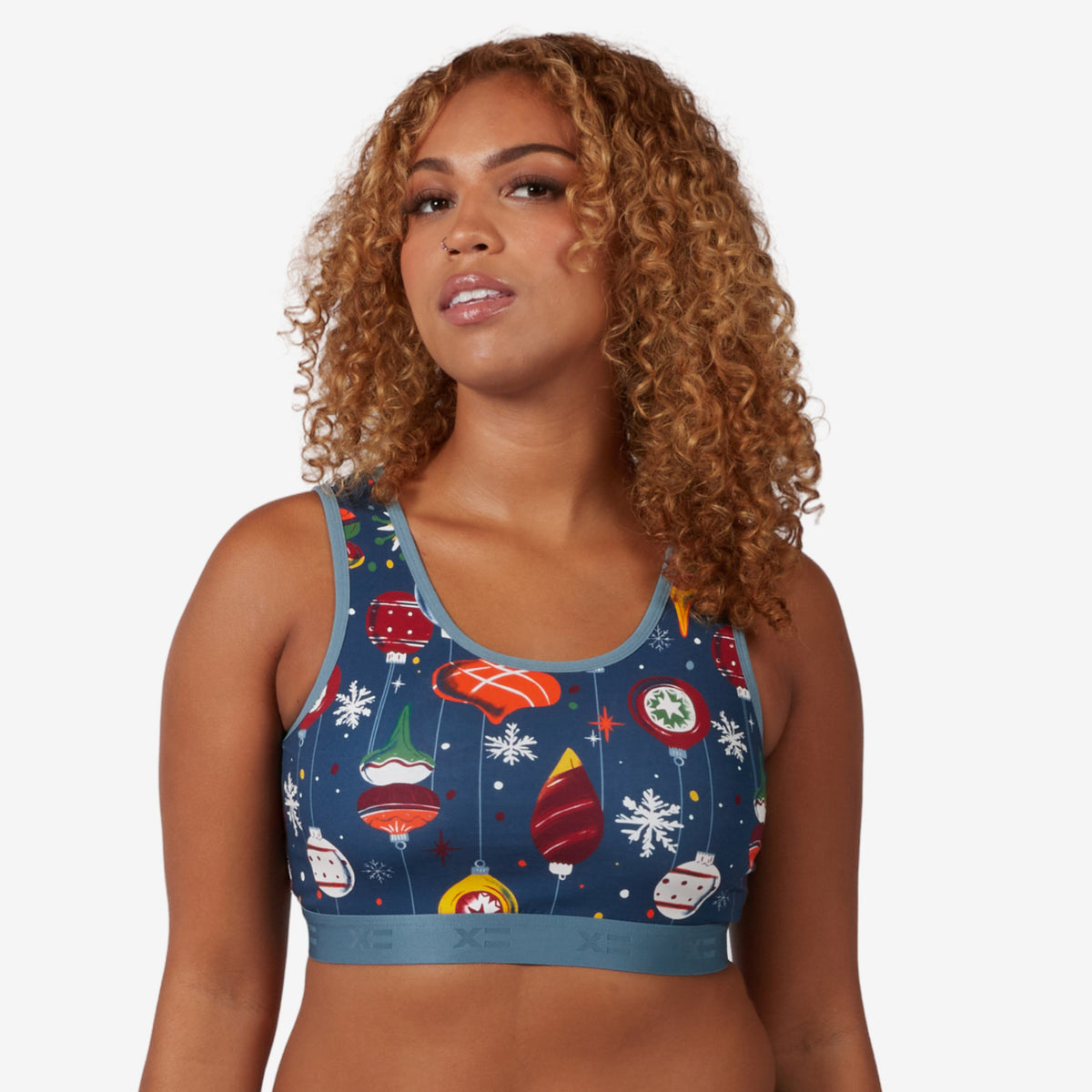 Model: Neveah is 5' 7" and wears a Medium