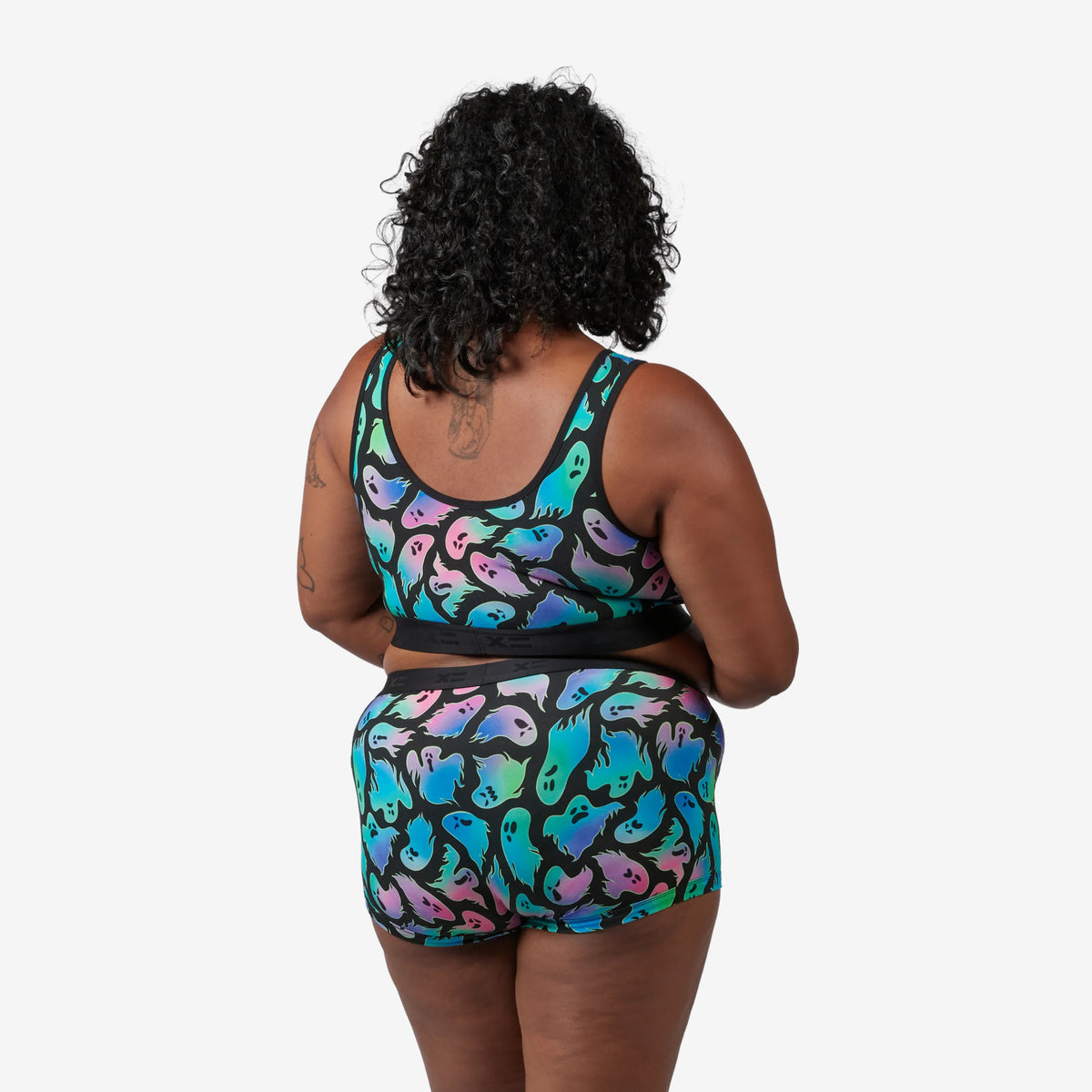 Model: Maliyah is 5'7" and wears a 2X