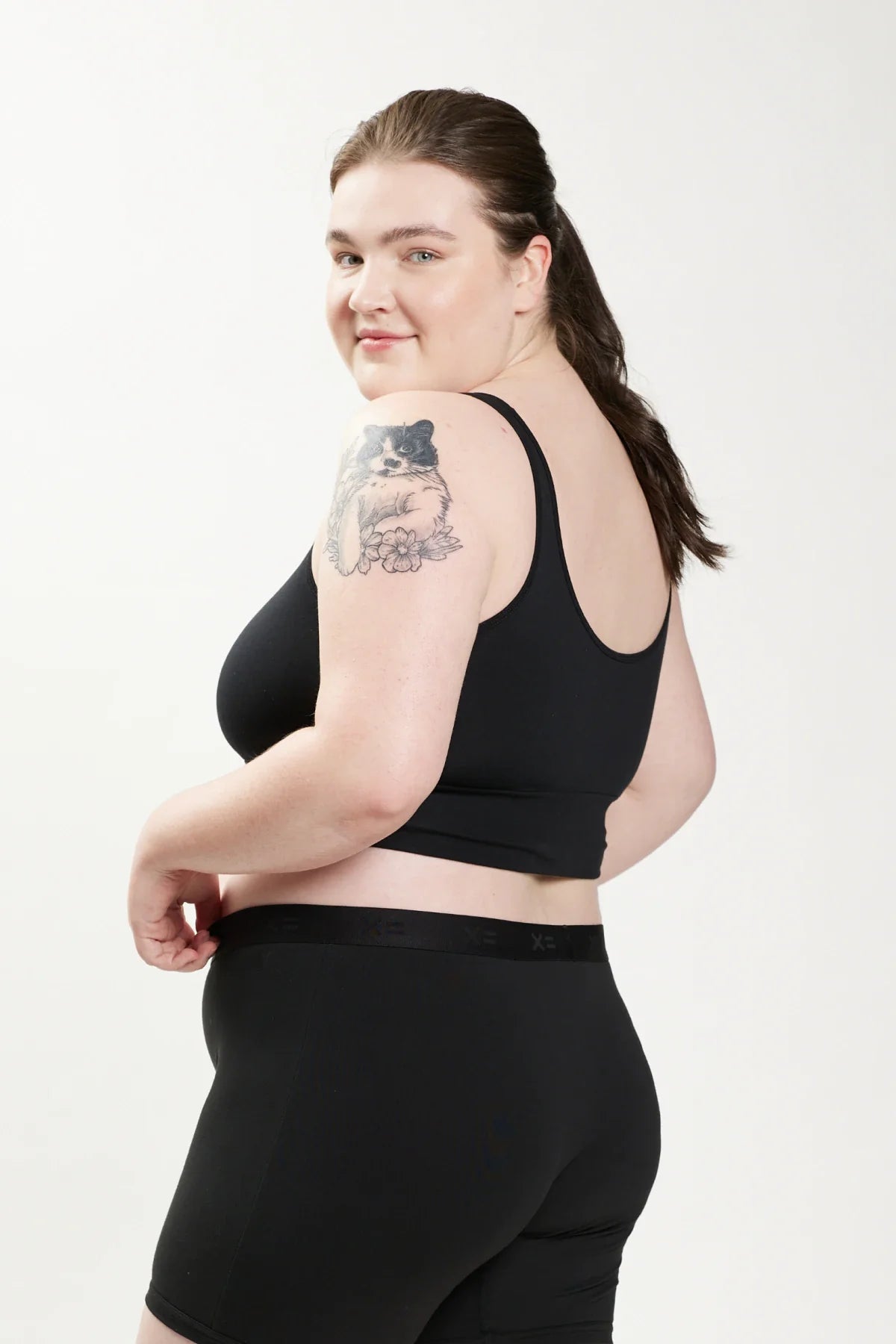 Model: Maleah is 5'8" and wears a 2x