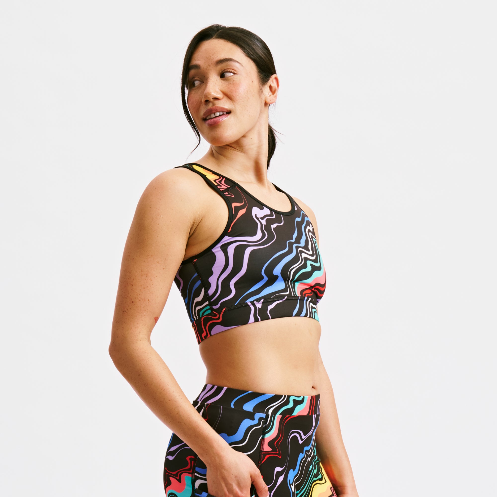 Model:Kia is 5'7" and wears a medium