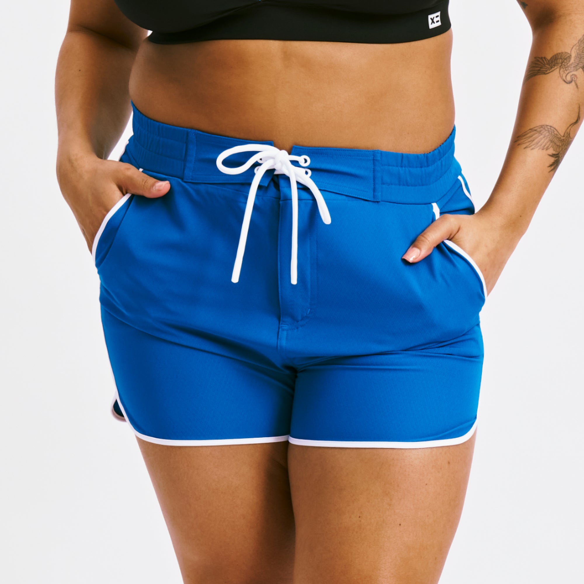 Model:Taylor is 5'7" and wears a large