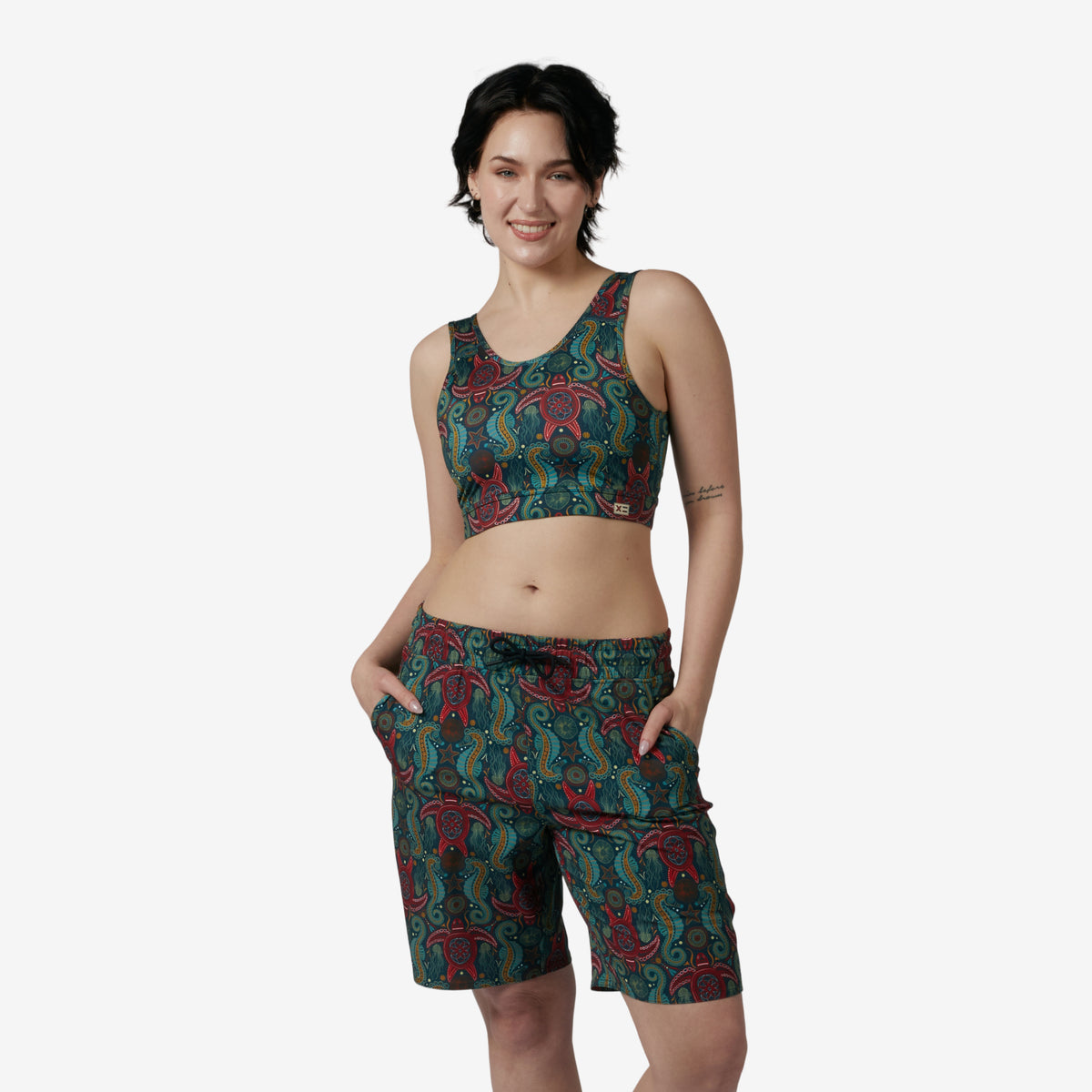 Model: Avery is 5'9" and wears a Medium