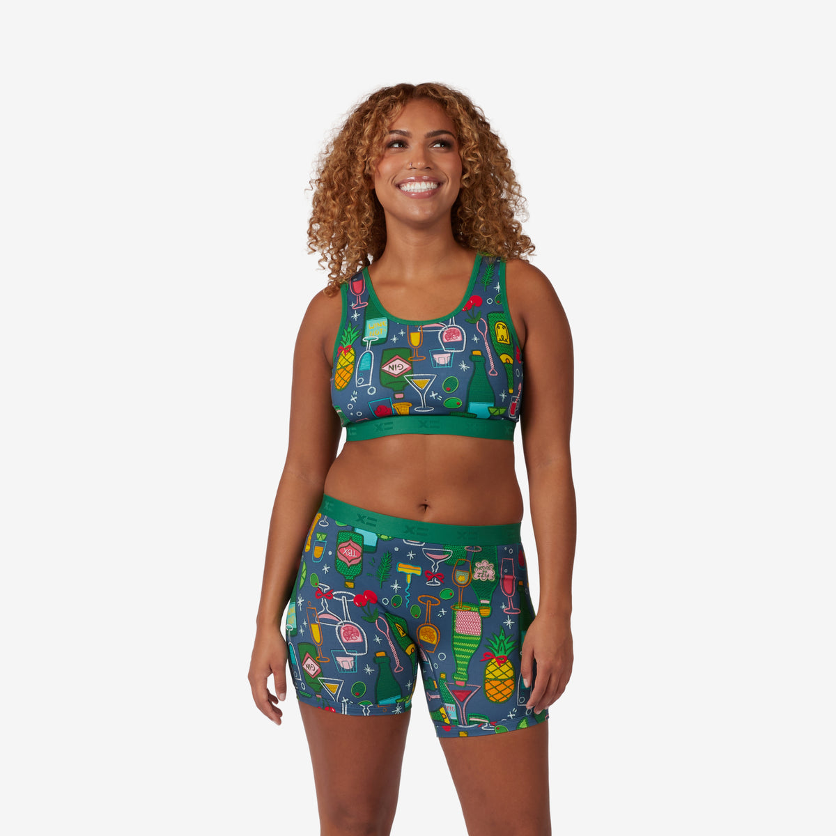 Model: Neveah is 5'7" and wears a Medium