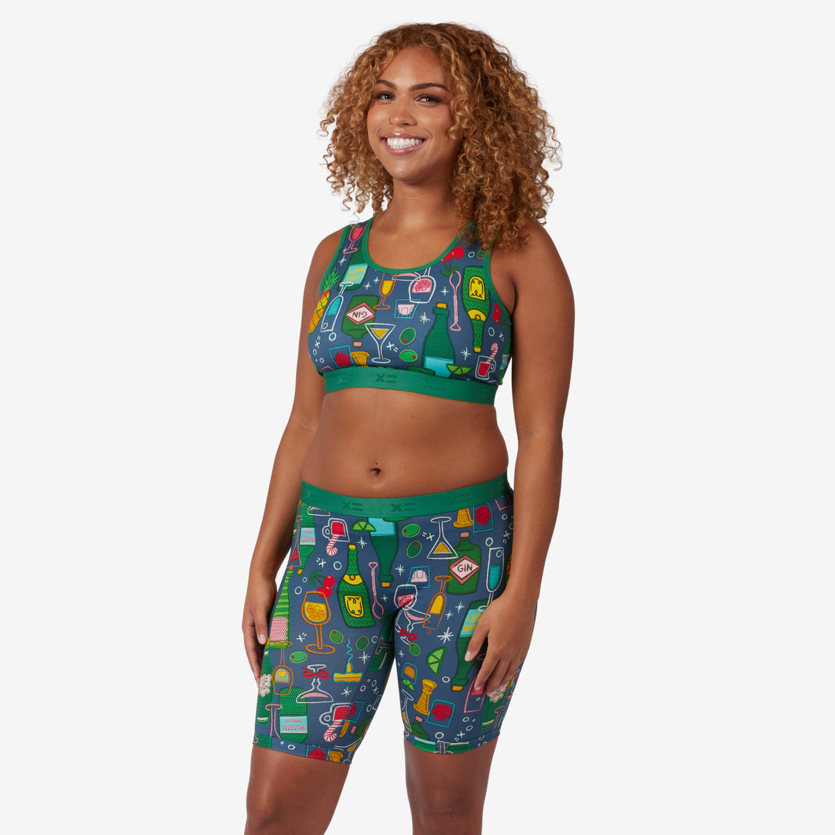 Model: Neveah is 5'7" and wears a Medium