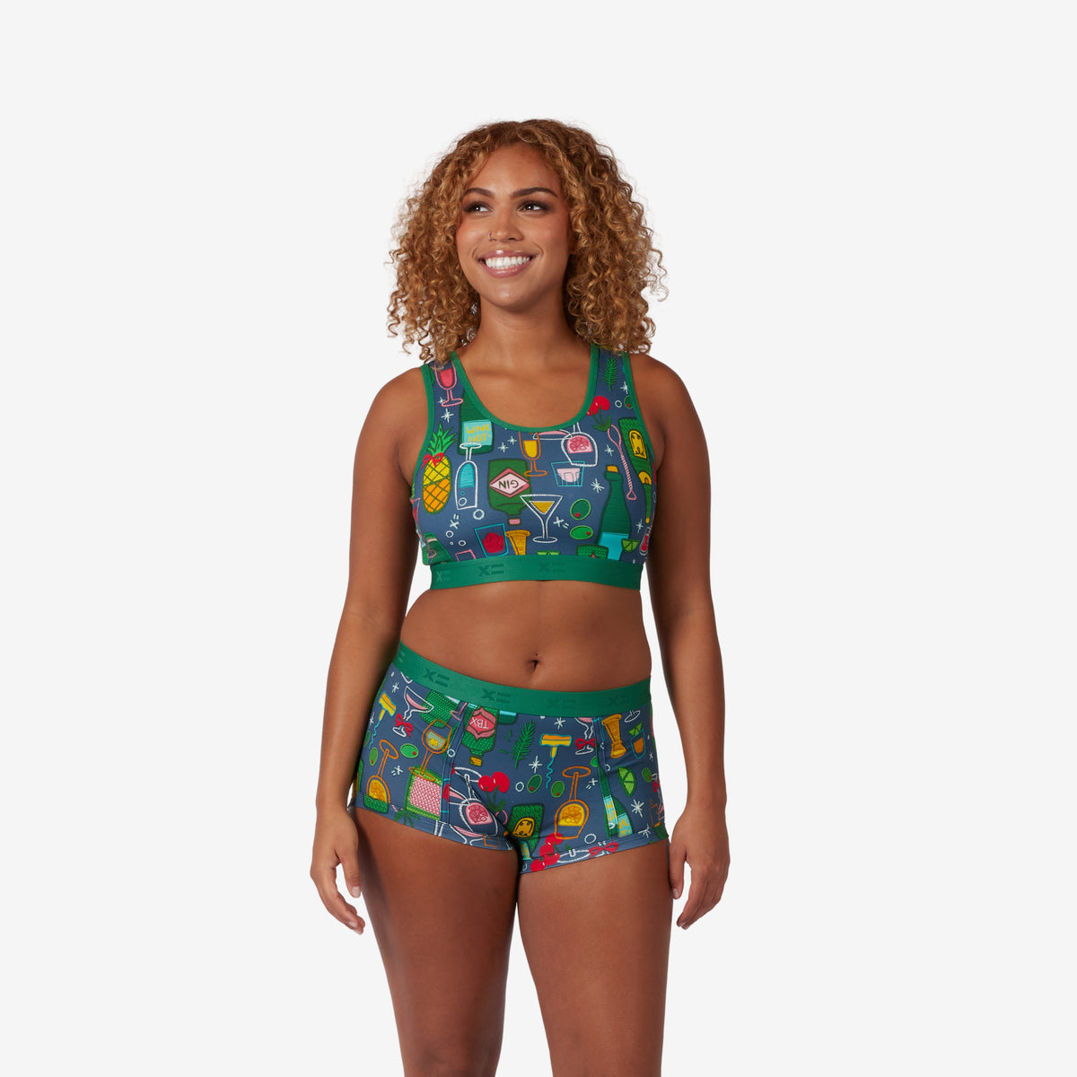 Model: Neveah is 5'7" and wears a Medium
