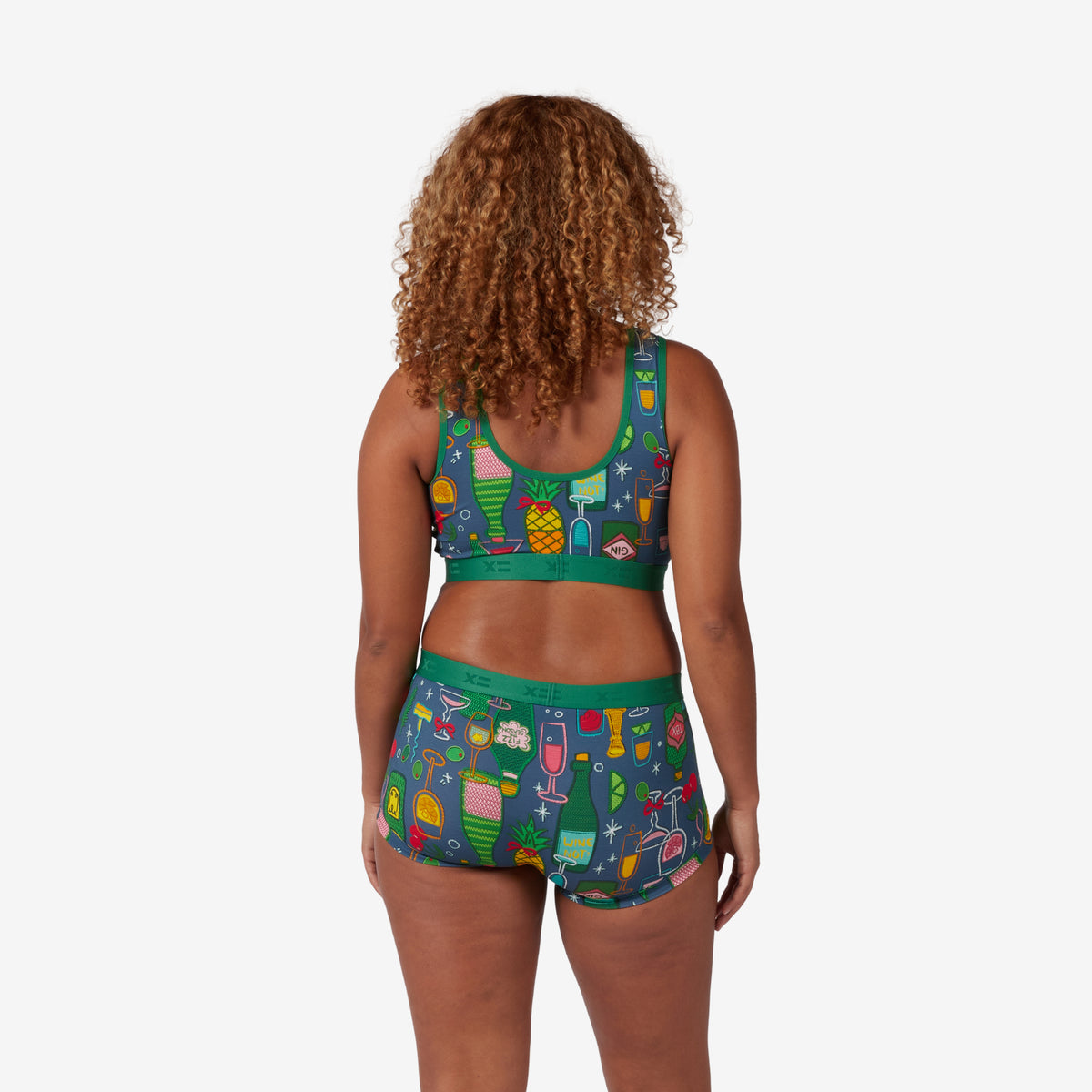 Model: Neveah is 5'7" and wears a Medium