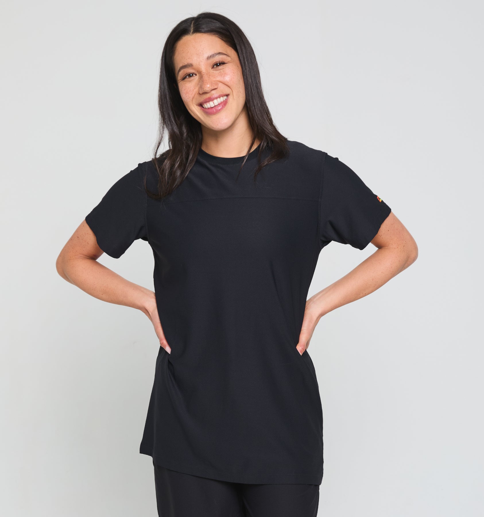 Model:Kia is 5'7" and wears a medium