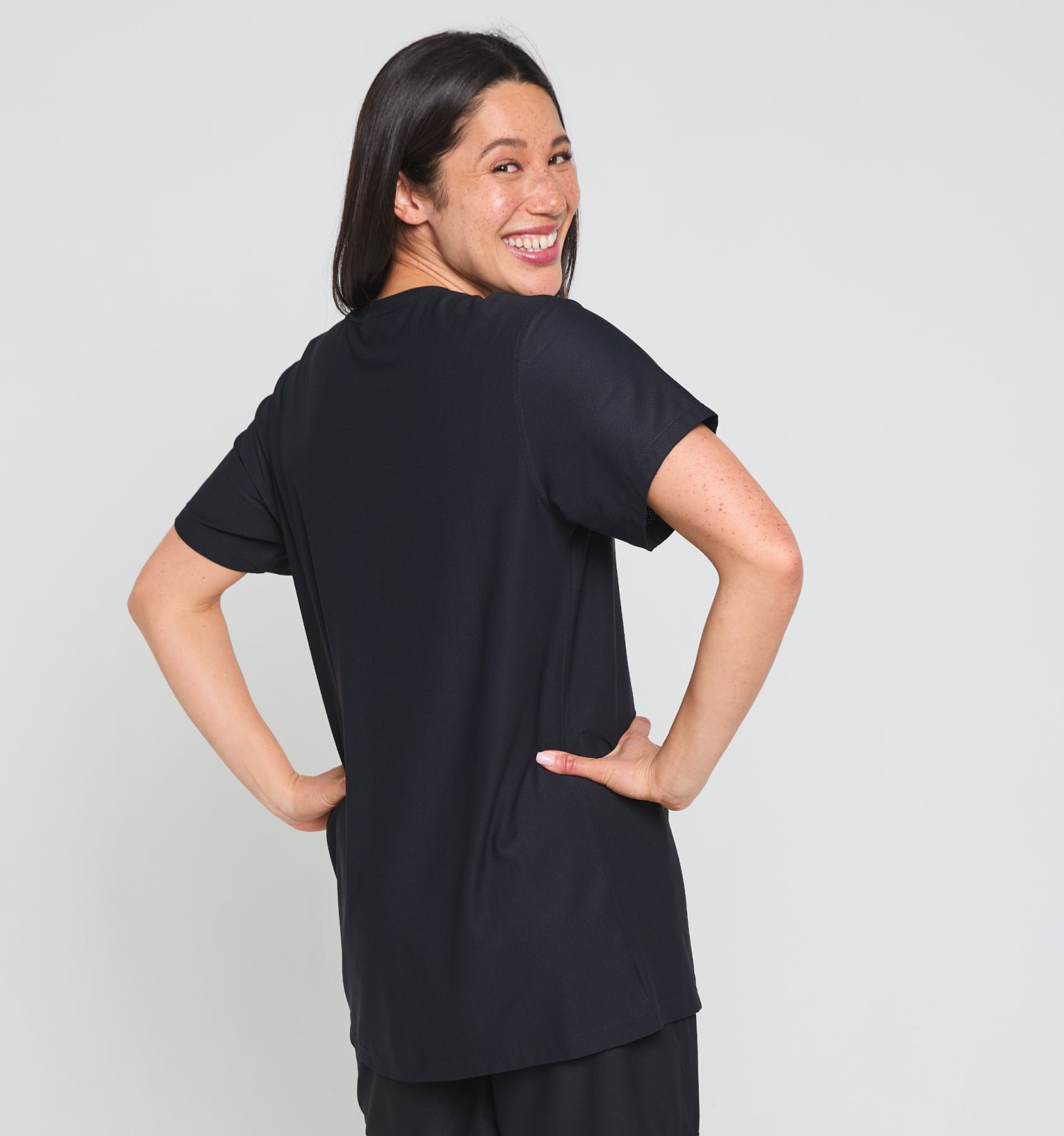 Model:Kia is 5'7" and wears a medium