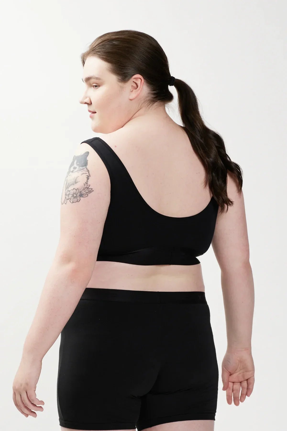 Model: Maleah is 5'8" and wears a 2x