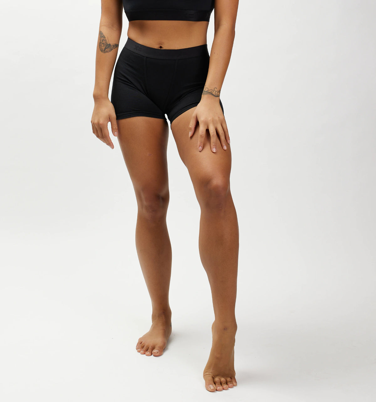 Model:Raiza is 5'6" and wears a small