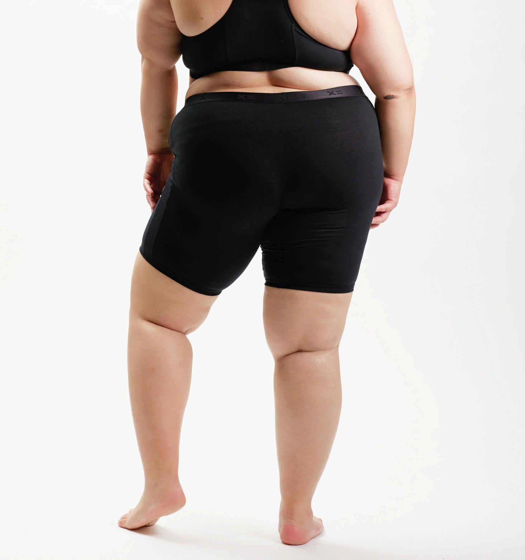 Model: Vanessa is 5'7" and wears a 2x