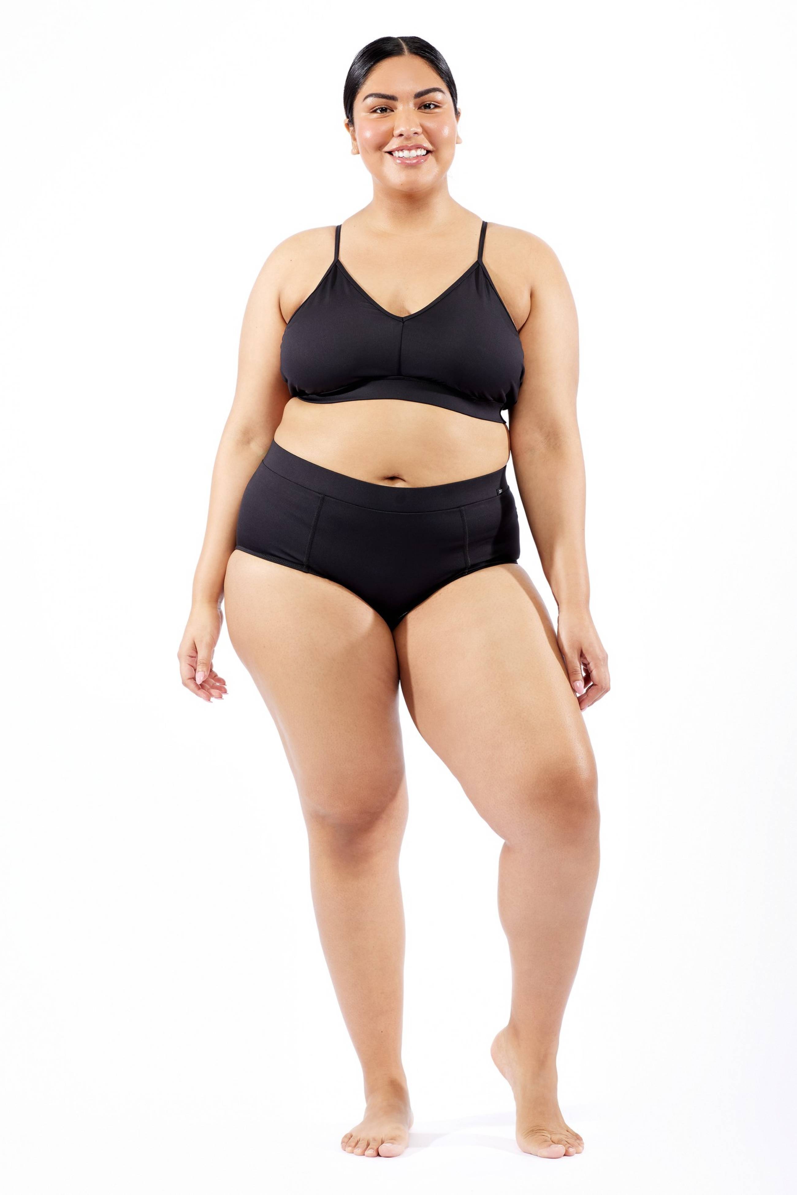 Model: Samantha is 5'8" and wears a 2x