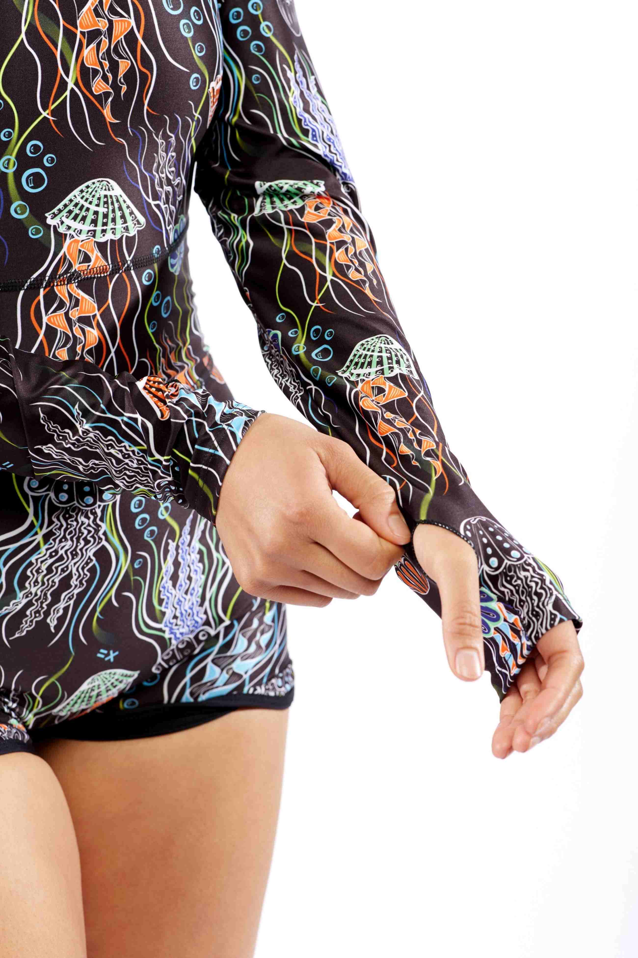 Model: Raiza is 5'6" and wears a small