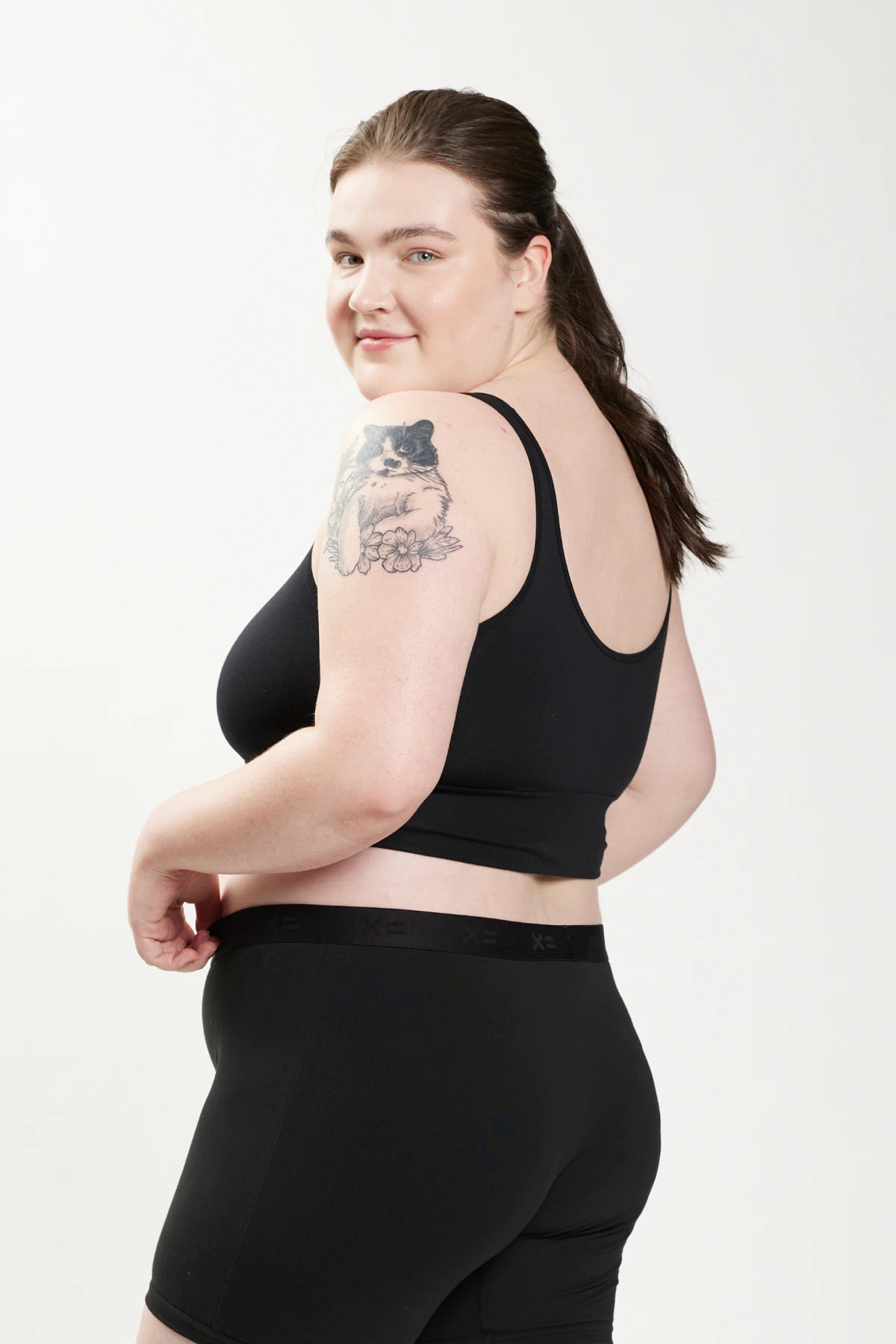 Model: Maleah is 5'8" and wears a 2x