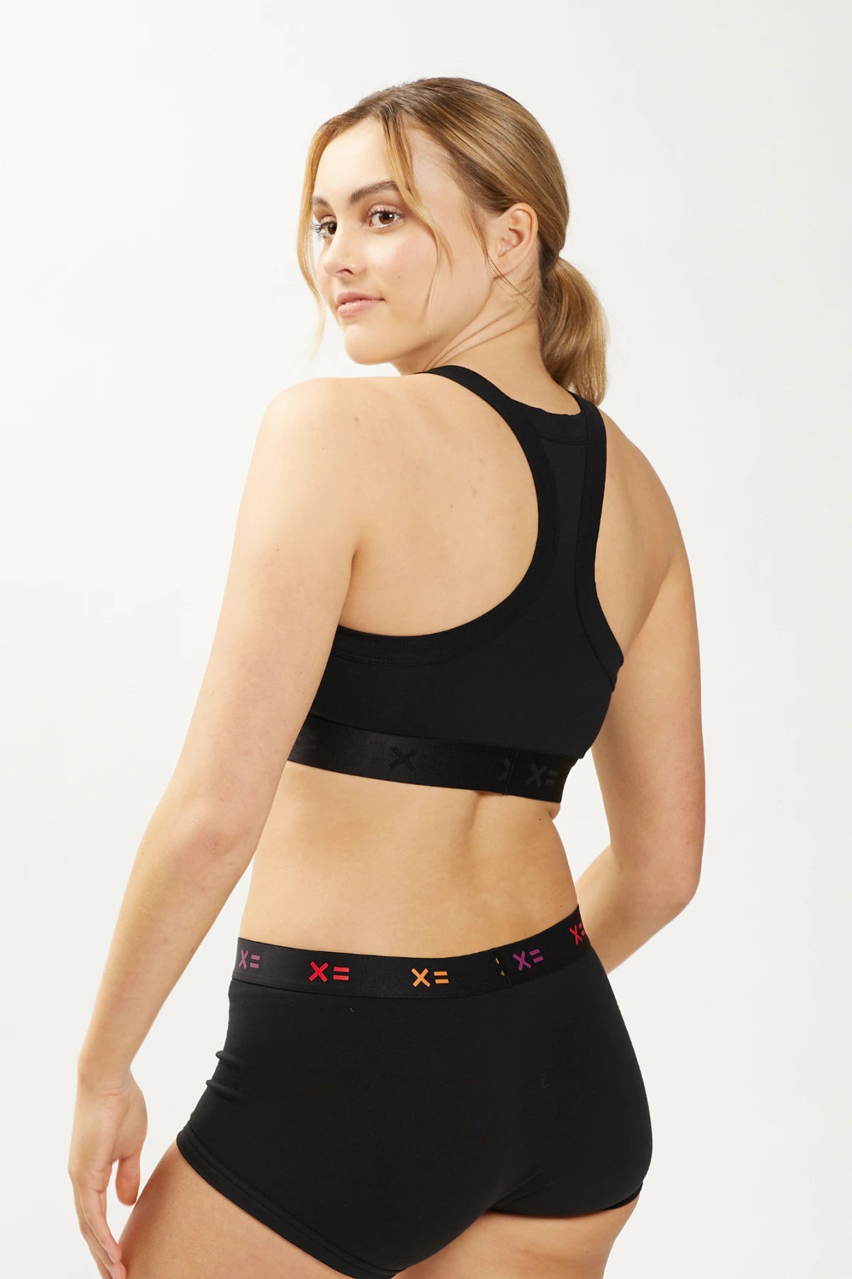 Model: Ava is 5'8" and wears a medium