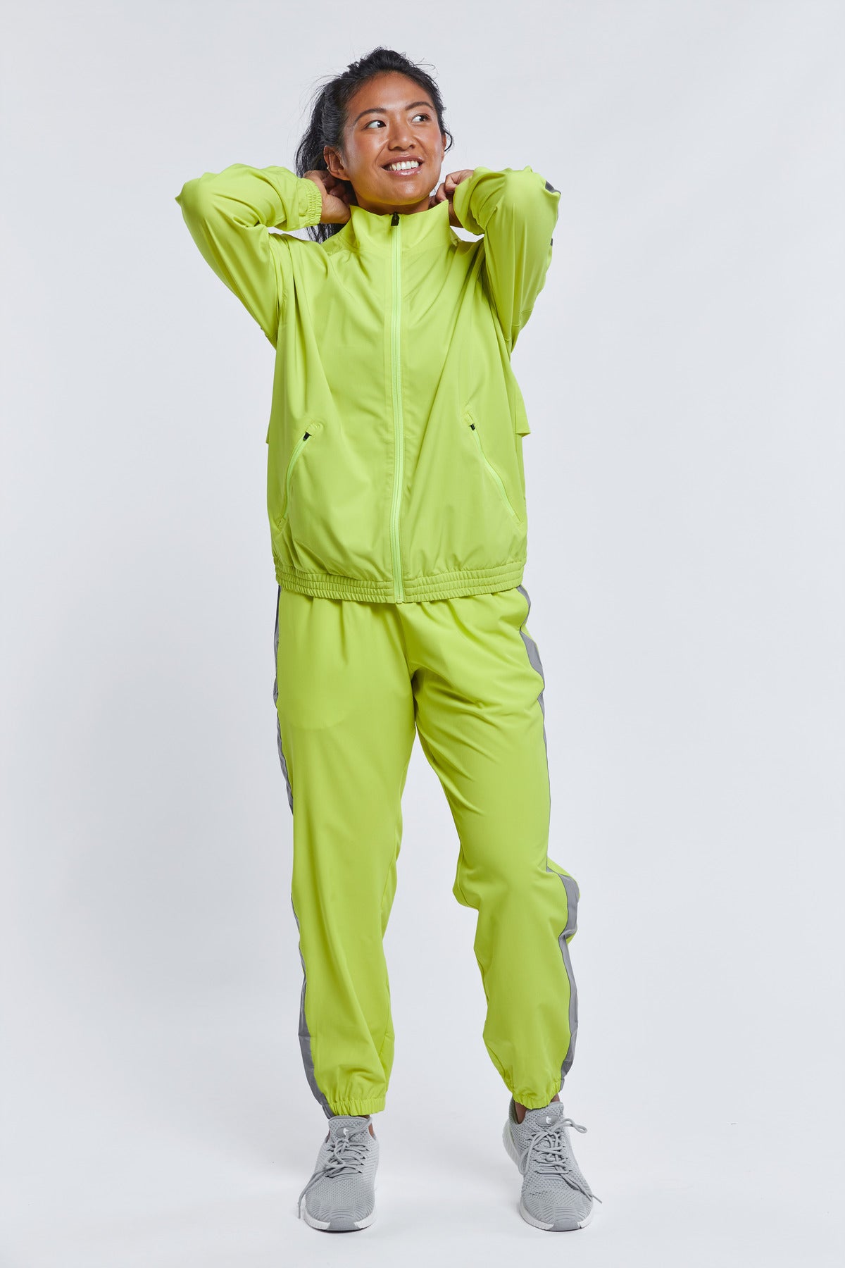 Model: Raiza is 5'6" and wears a small