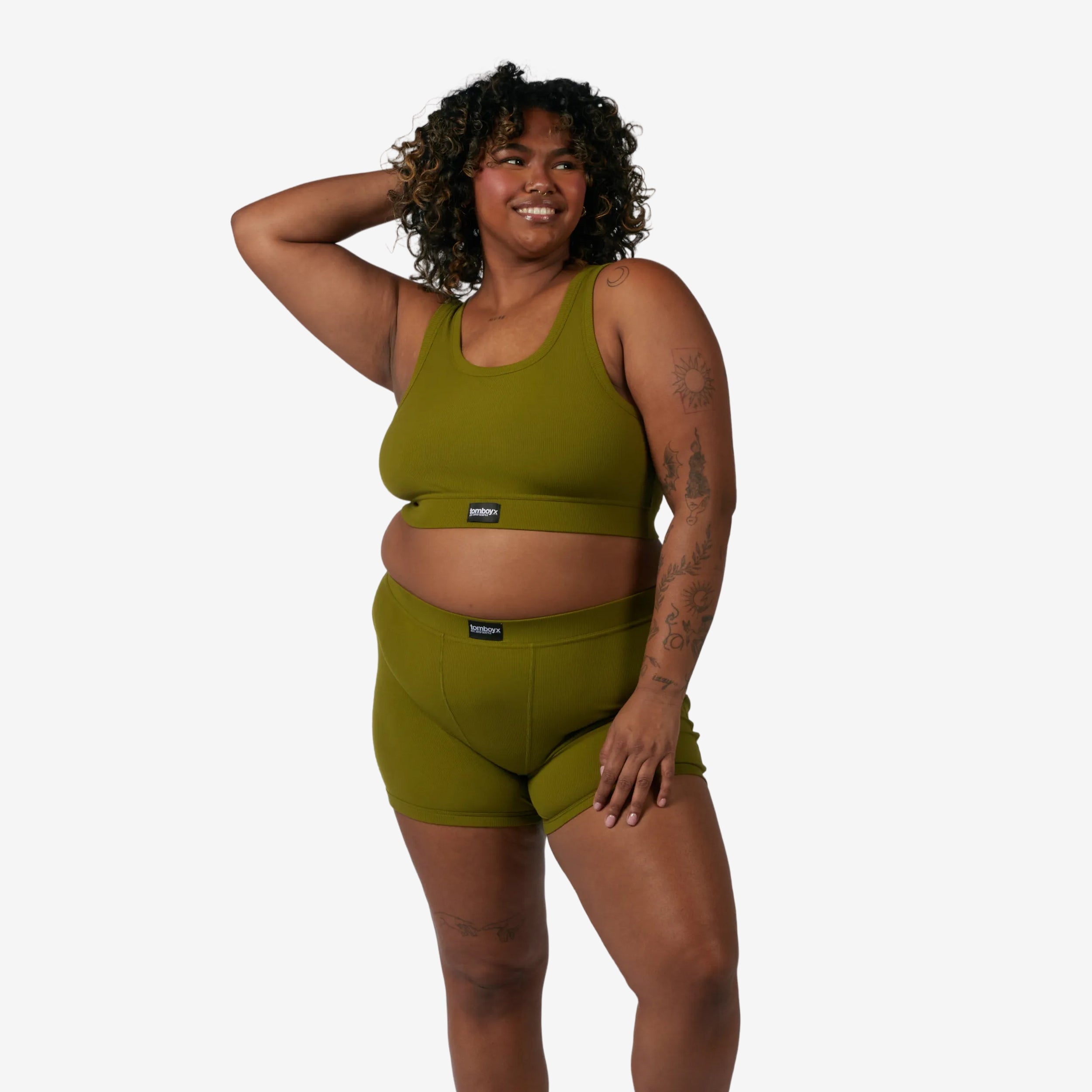 Model: Maliyah is 5'7" and wears a 2X