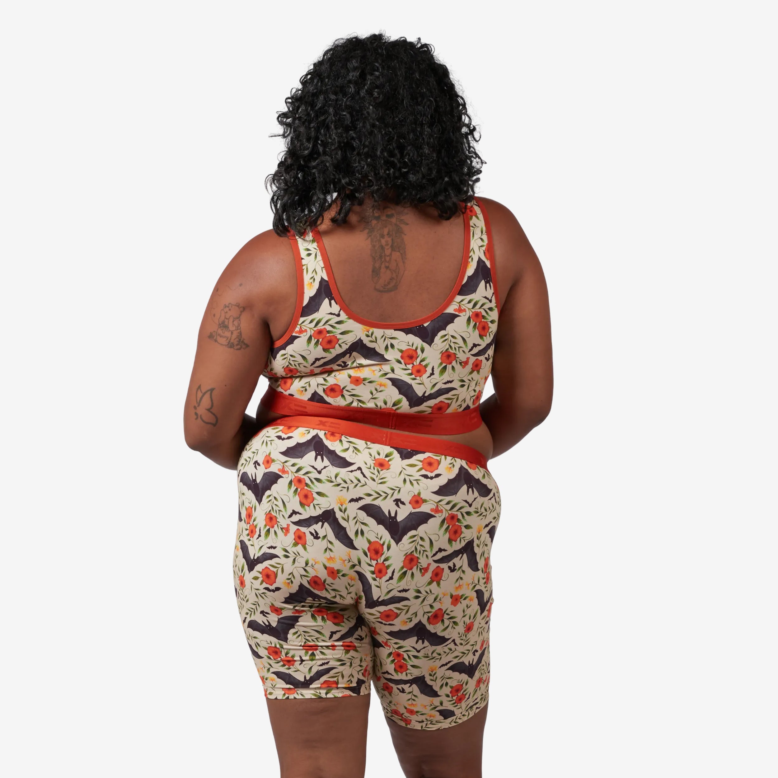 Model: Maliyah is 5'7" and wears a 2X