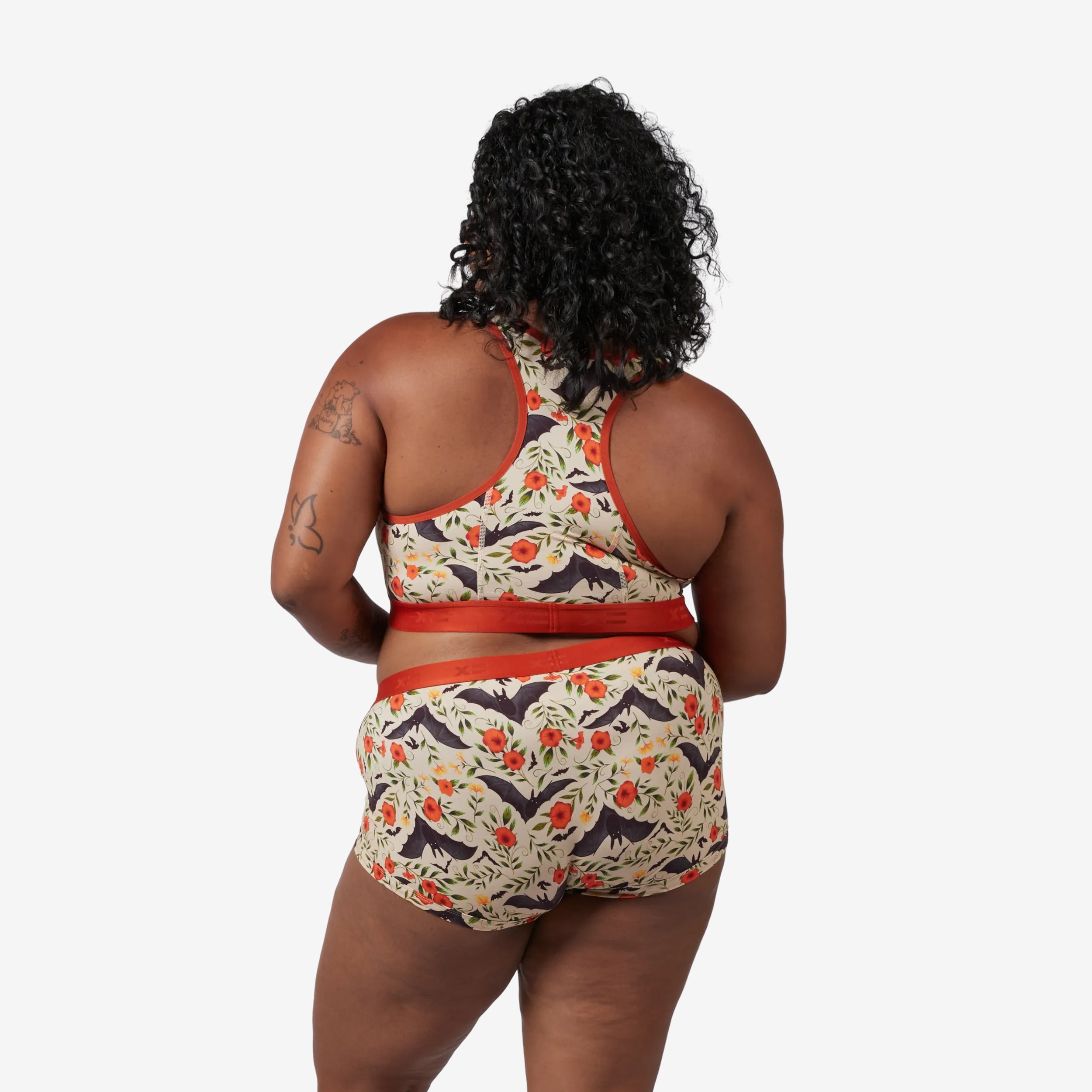 Model: Maliyah is 5'7" and wears a 2X
