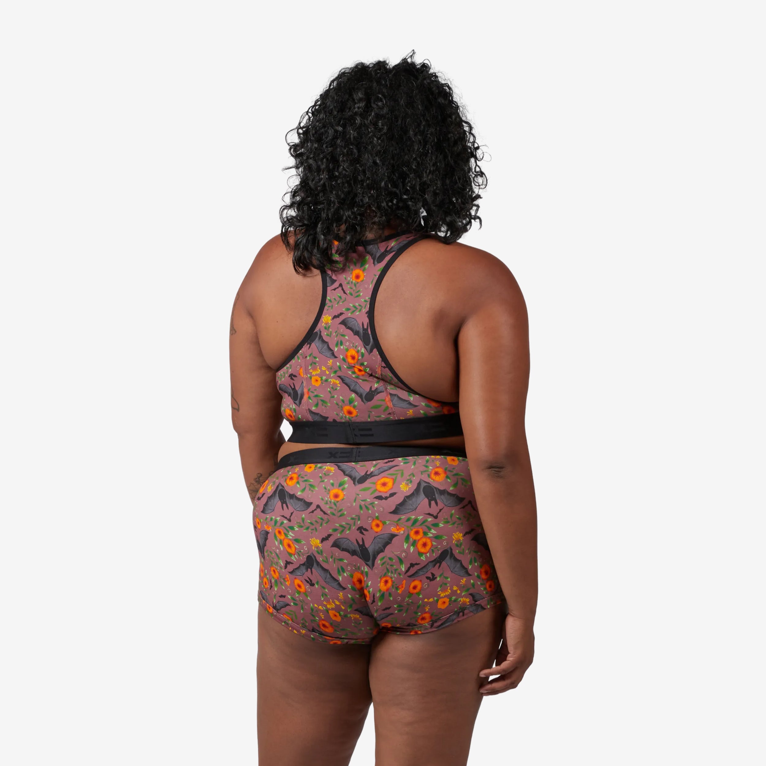 Model: Maliyah is 5'7" and wears a 2X