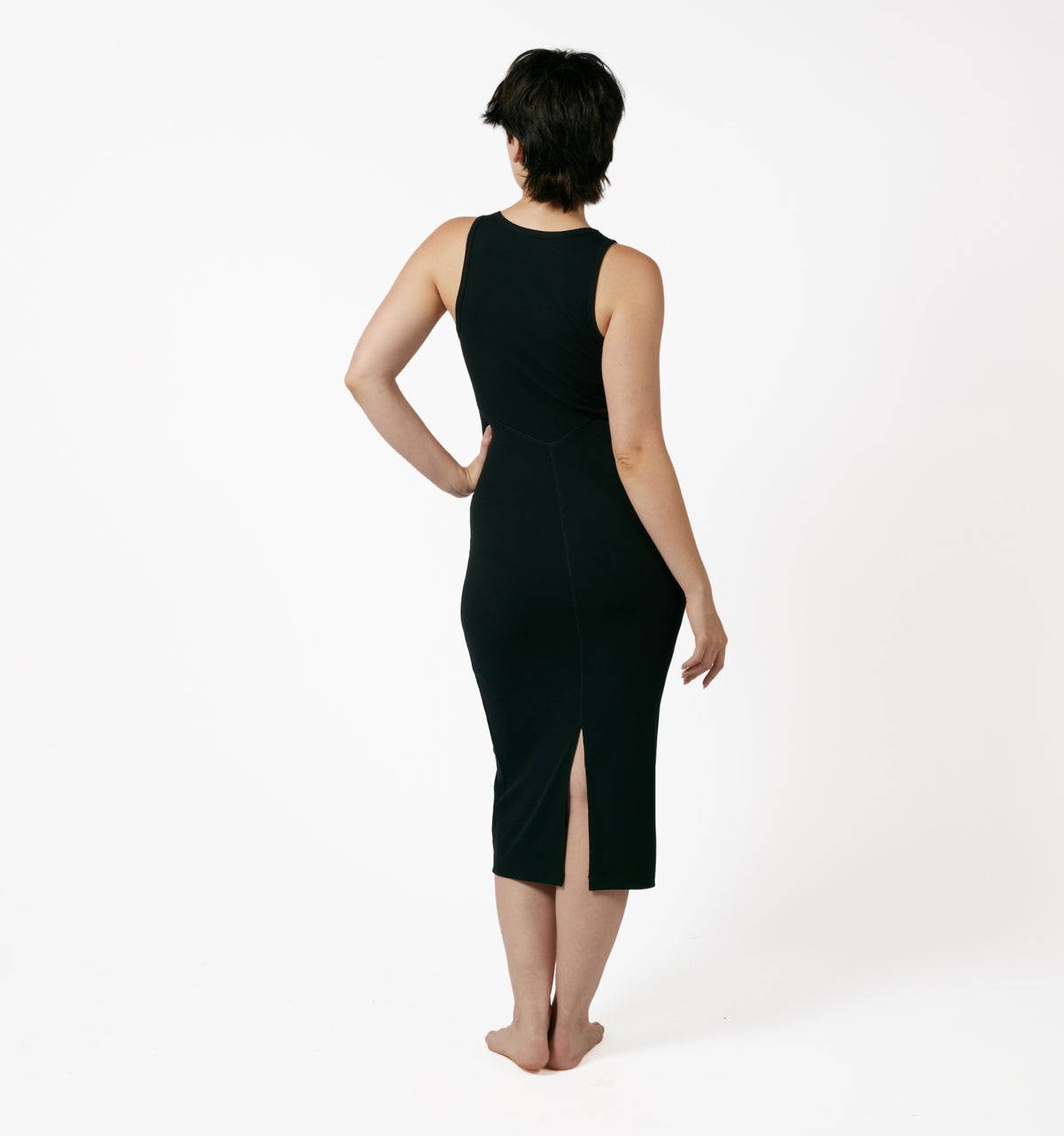 Model: Avery is 5'9" and wears a Medium