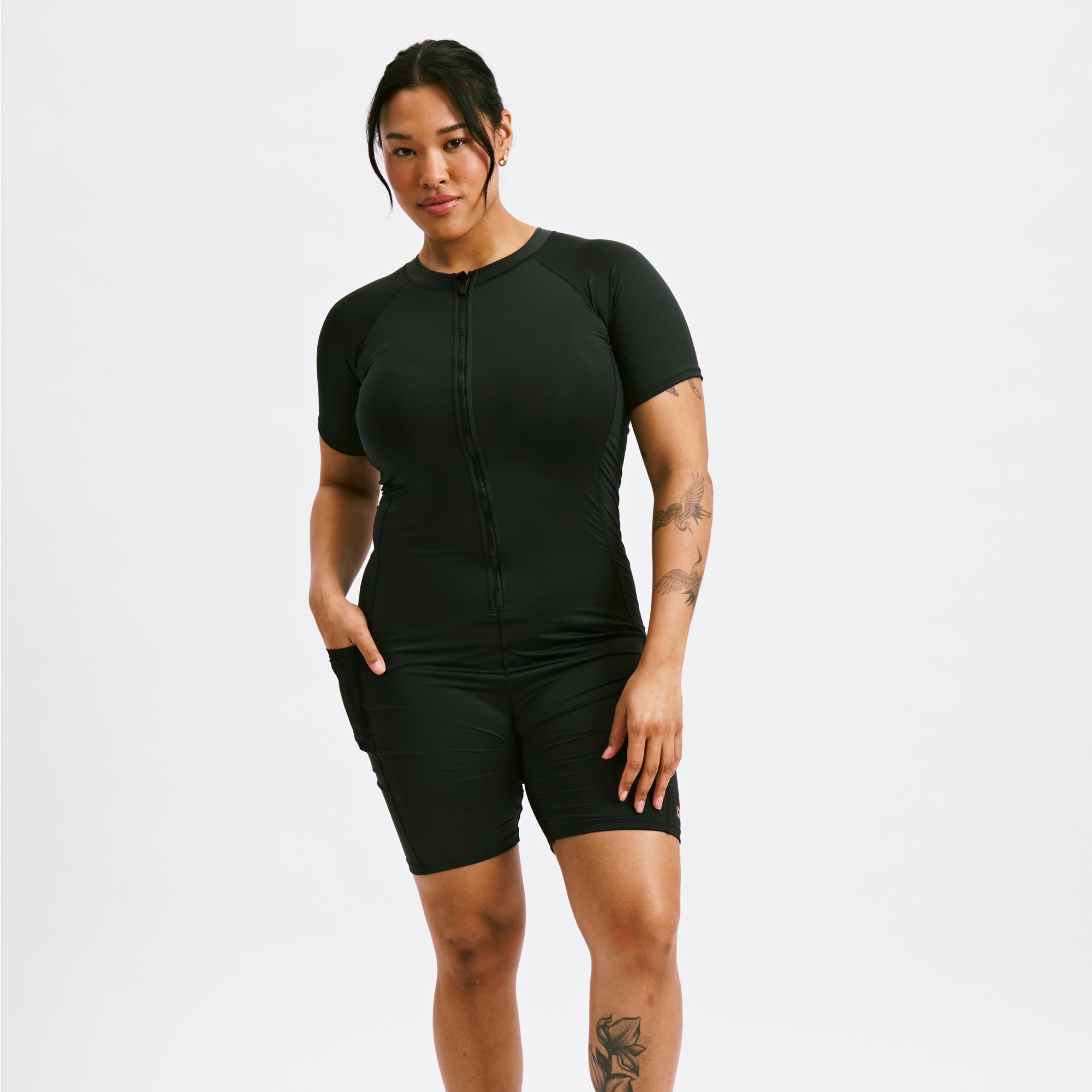 Model:Taylor is 5'7" and wears a large