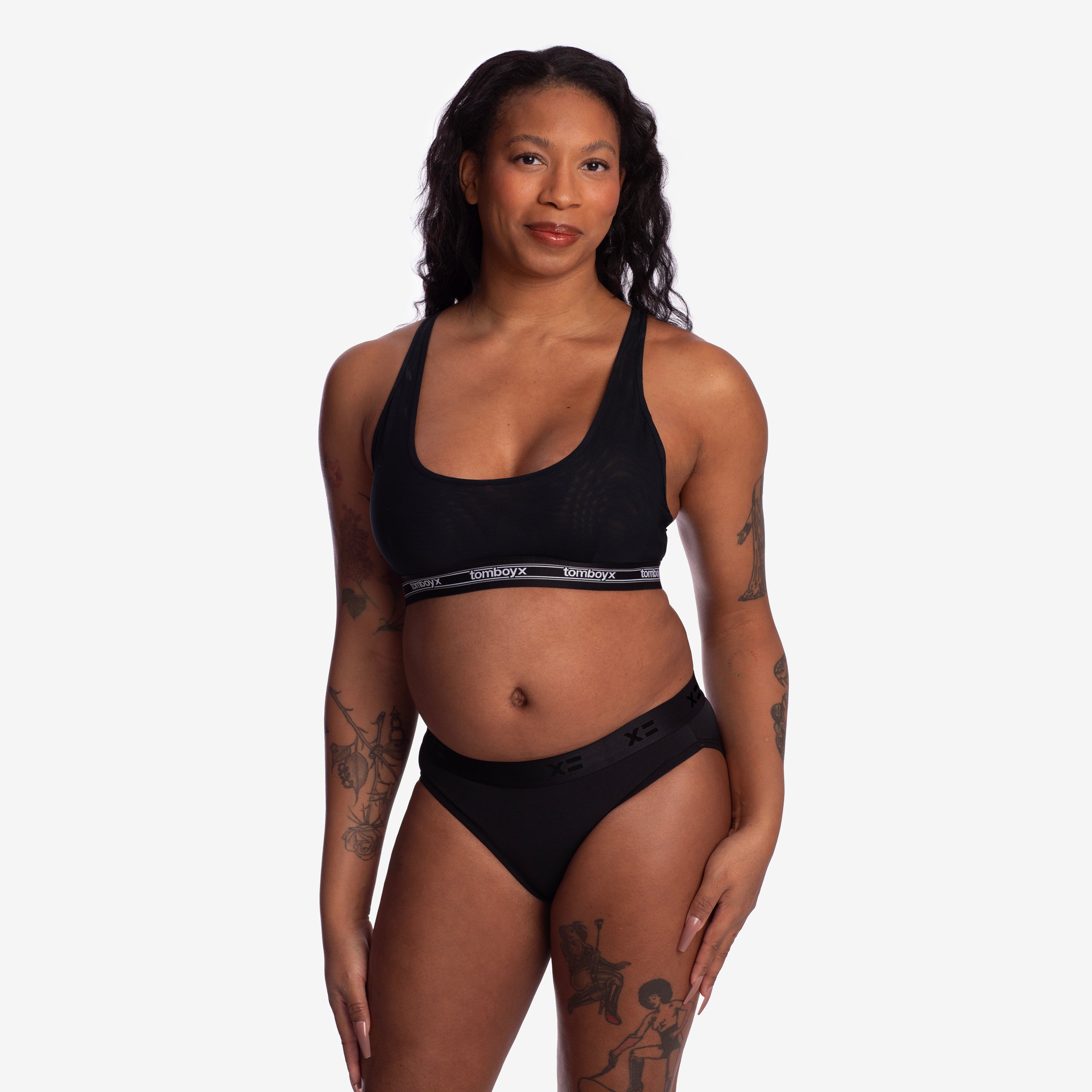 Model: Davinia is 5'7" and wears a Small