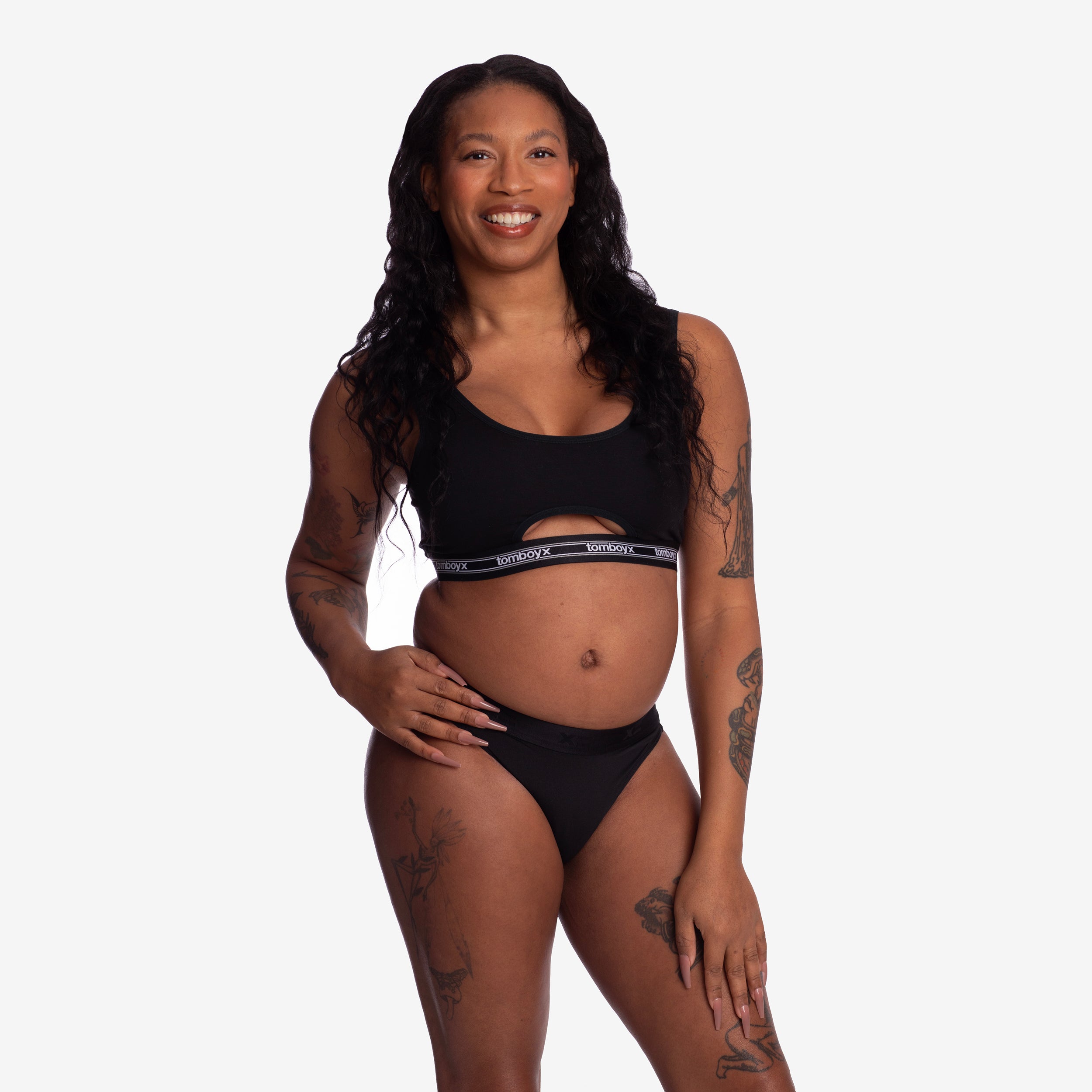 Model: Davinia is 5'7" and wears a Small