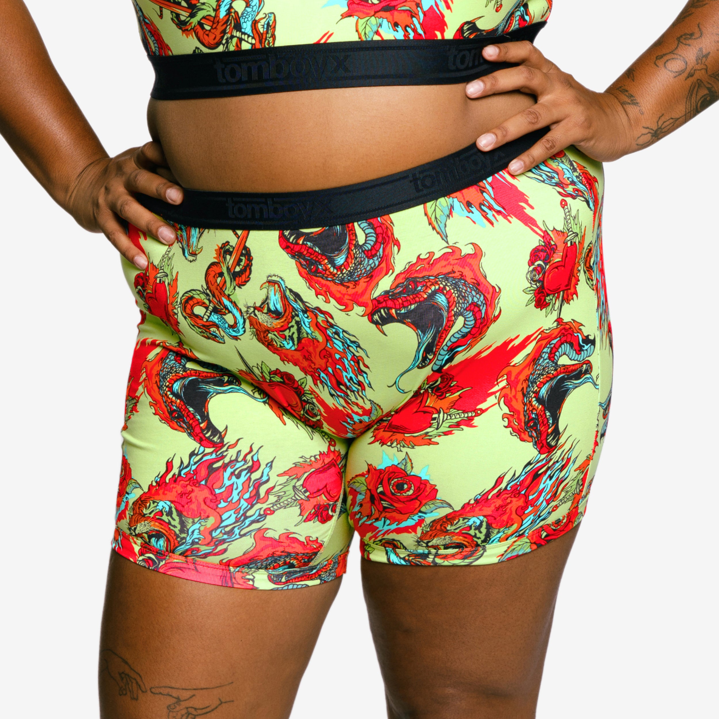 Model: Maliyah is 5'7" and wears a 2X