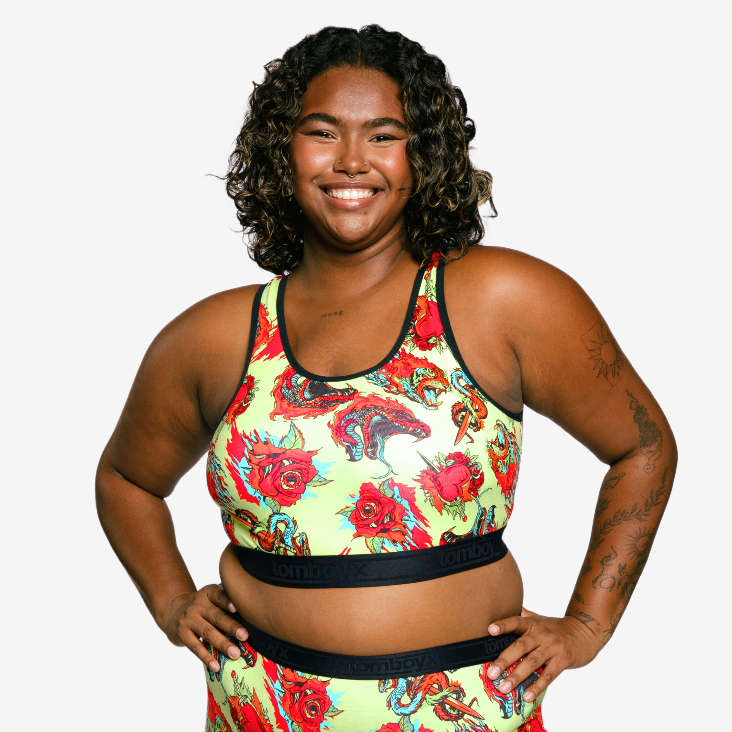 Model: Maliyah is 5'7" and wears a 2X